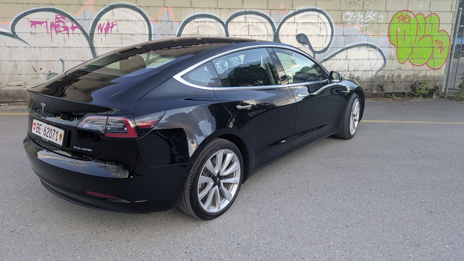 TESLA Model 3 Long Range Dual Motor AWD-image-2