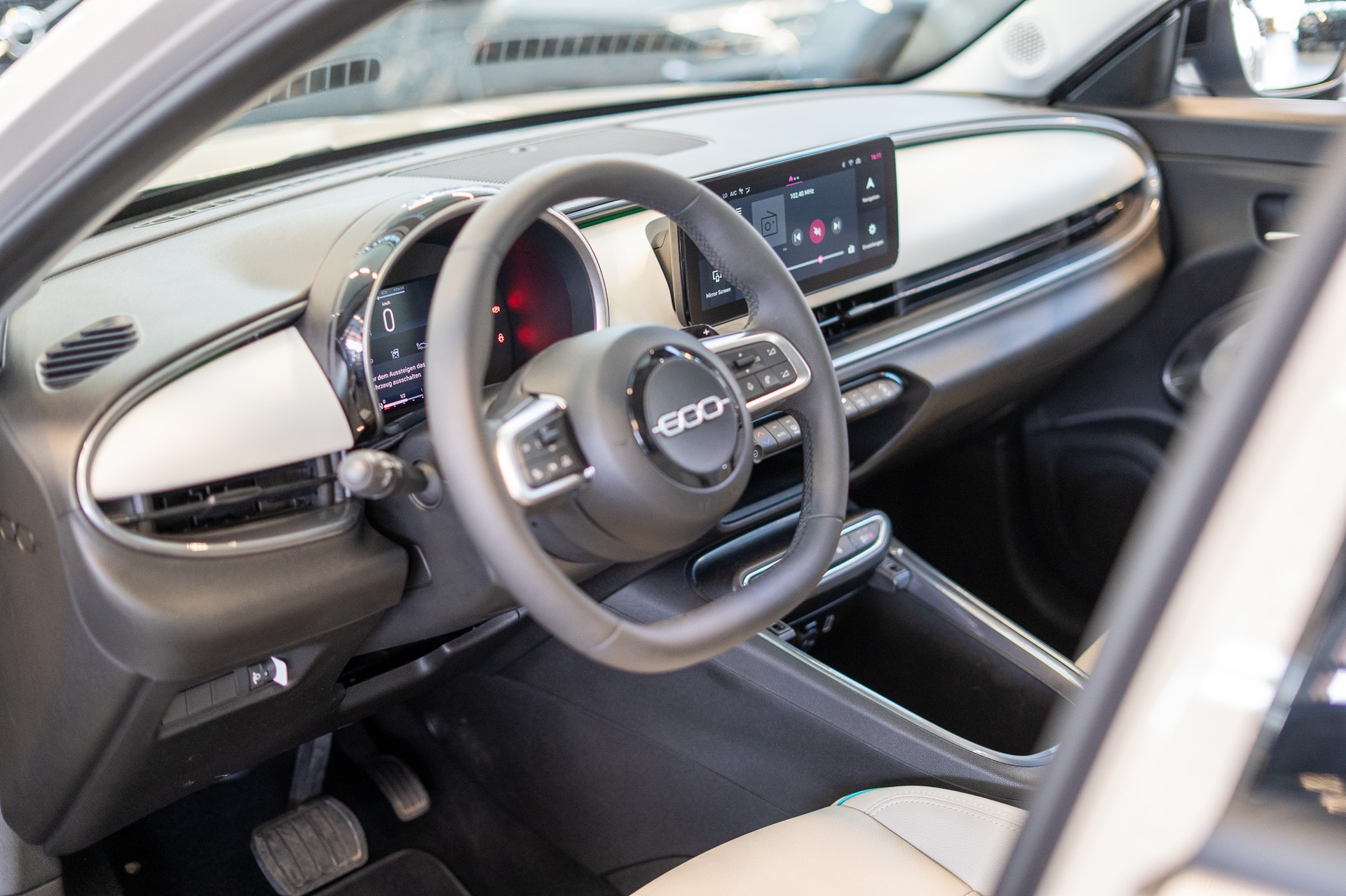 FIAT 600 1.2 Hybrid La Prima / Grigio Cappuccino / Ledersitze / Navi-image-10