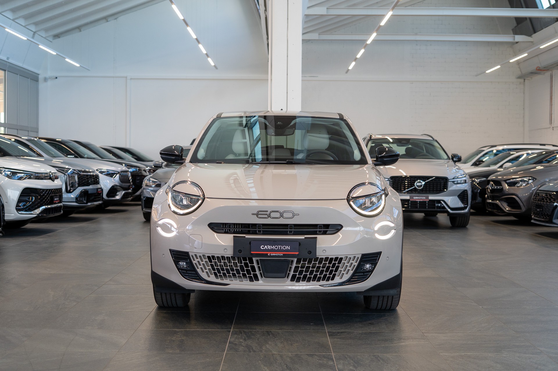FIAT 600 1.2 Hybrid La Prima / Grigio Cappuccino / Ledersitze / Navi-showroom-element-1