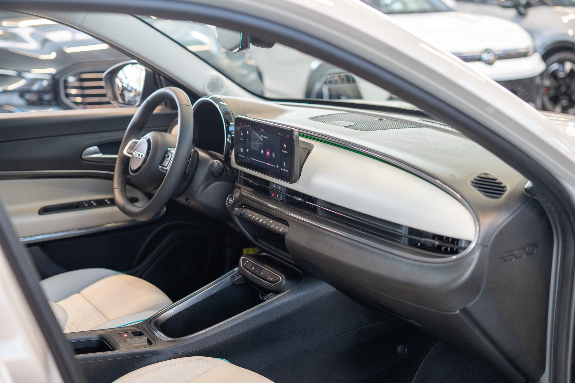 FIAT 600 1.2 Hybrid La Prima / Grigio Cappuccino / Ledersitze / Navi-image-17