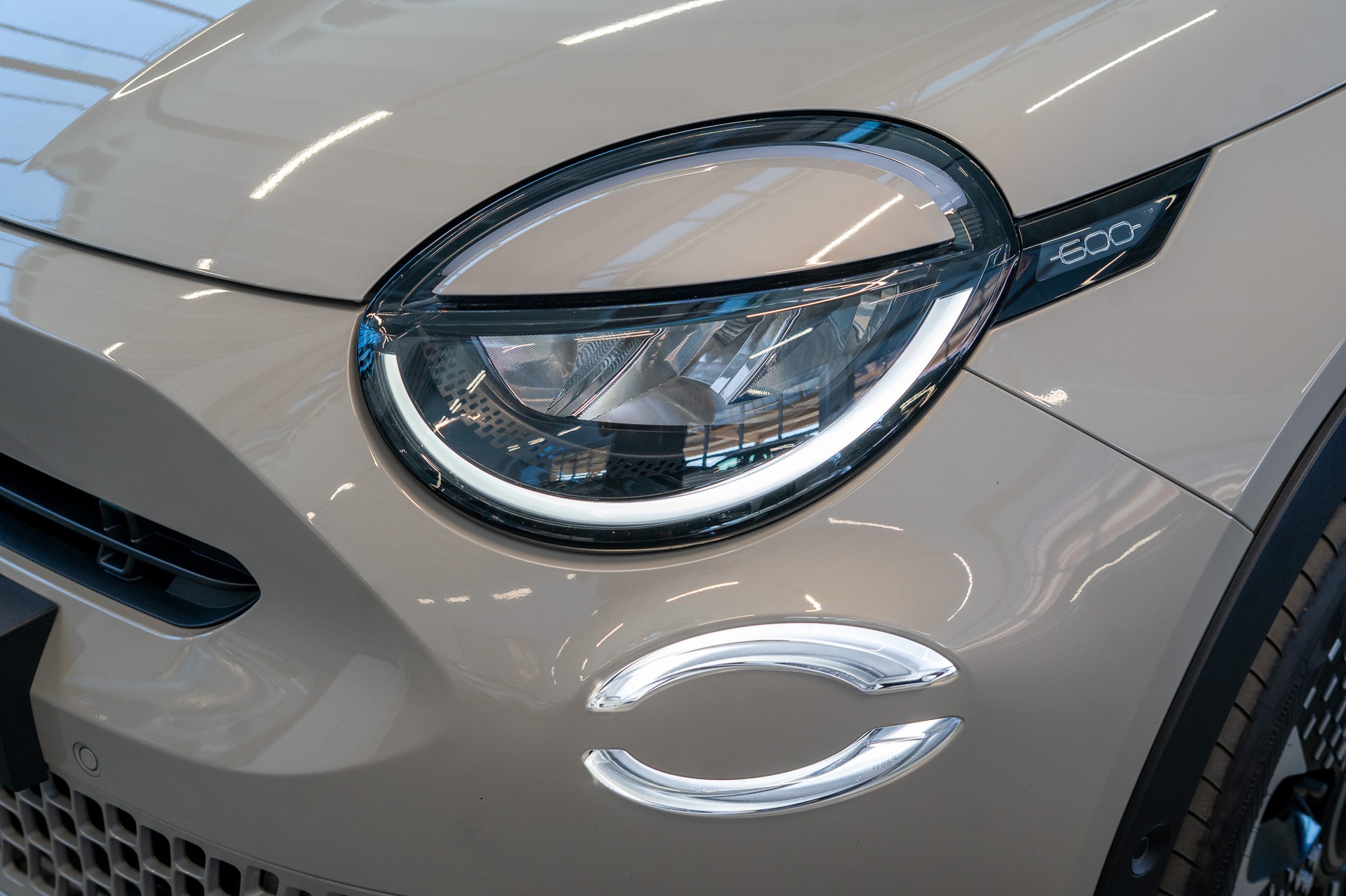 FIAT 600 1.2 Hybrid La Prima / Grigio Cappuccino / Ledersitze / Navi-image-8