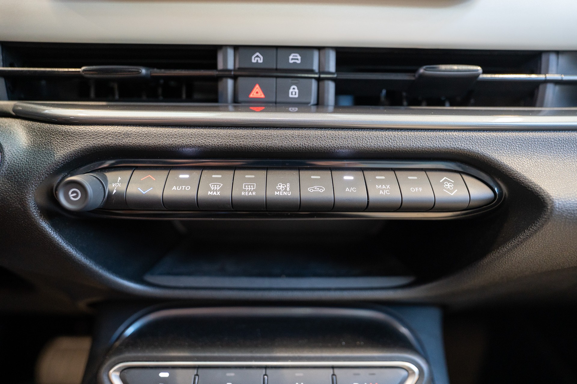FIAT 600 1.2 Hybrid La Prima / Grigio Cappuccino / Ledersitze / Navi-image-21