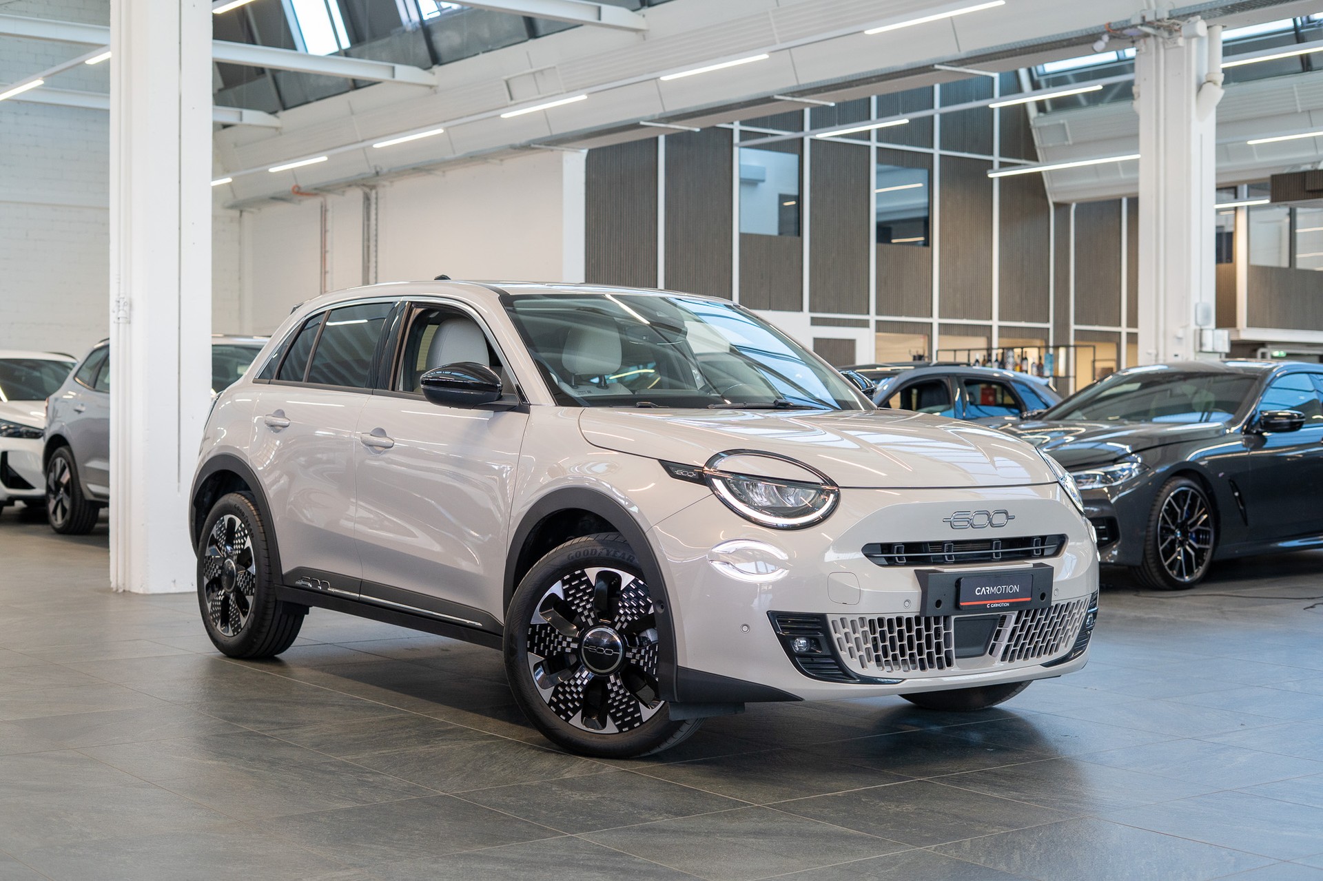 FIAT 600 1.2 Hybrid La Prima / Grigio Cappuccino / Ledersitze / Navi-showroom-element-2