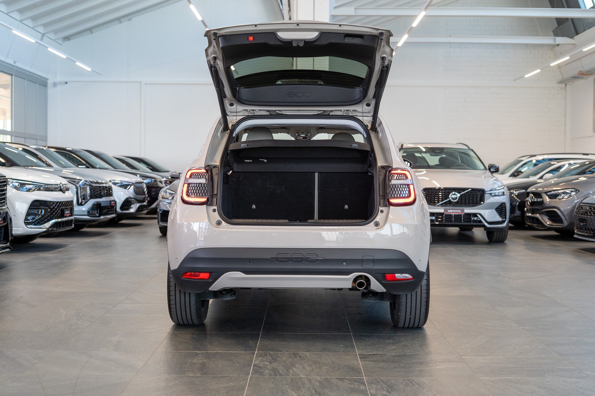FIAT 600 1.2 Hybrid La Prima / Grigio Cappuccino / Ledersitze / Navi-image-5