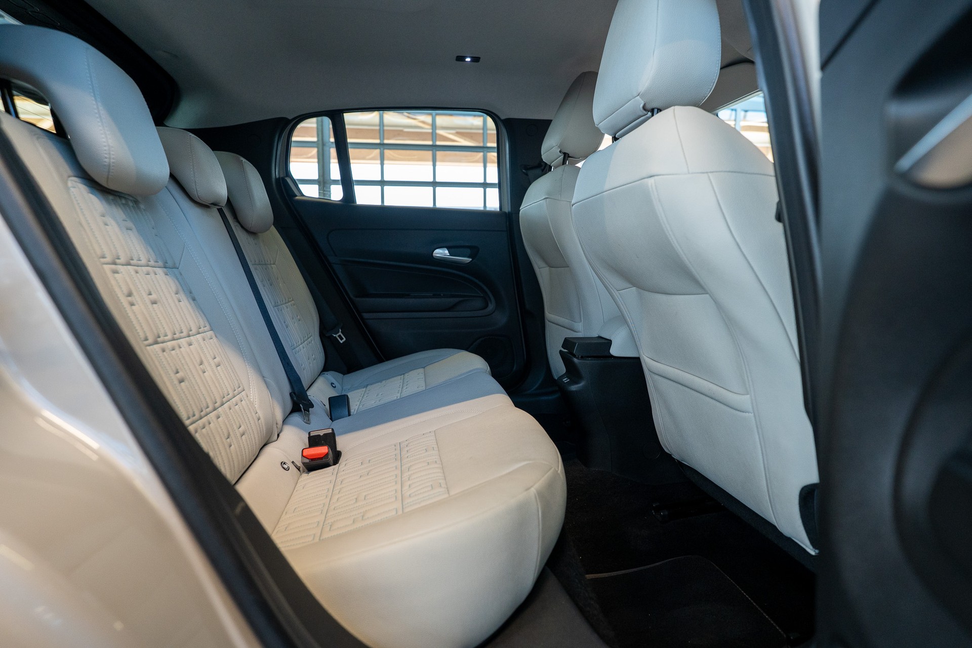FIAT 600 1.2 Hybrid La Prima / Grigio Cappuccino / Ledersitze / Navi-image-15