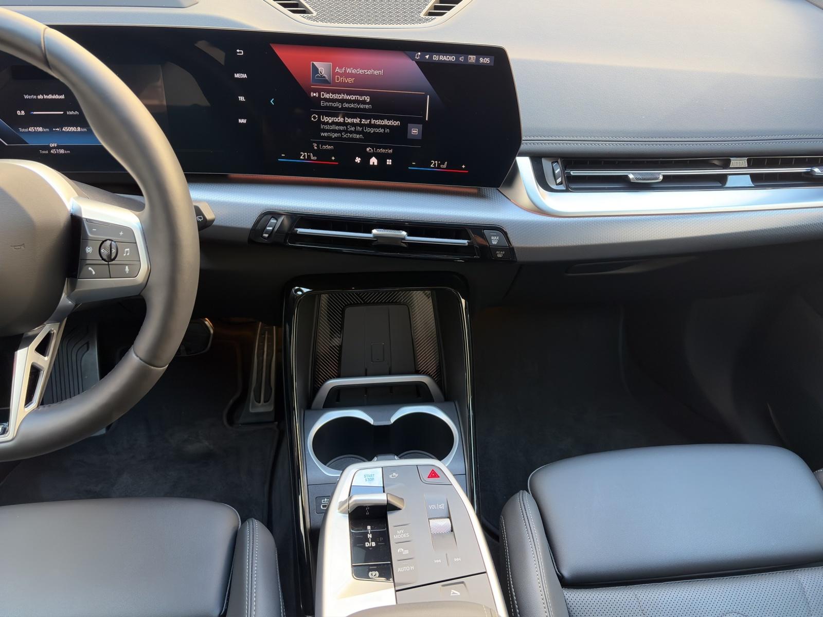 BMW iX1 30 xDrive-image-12