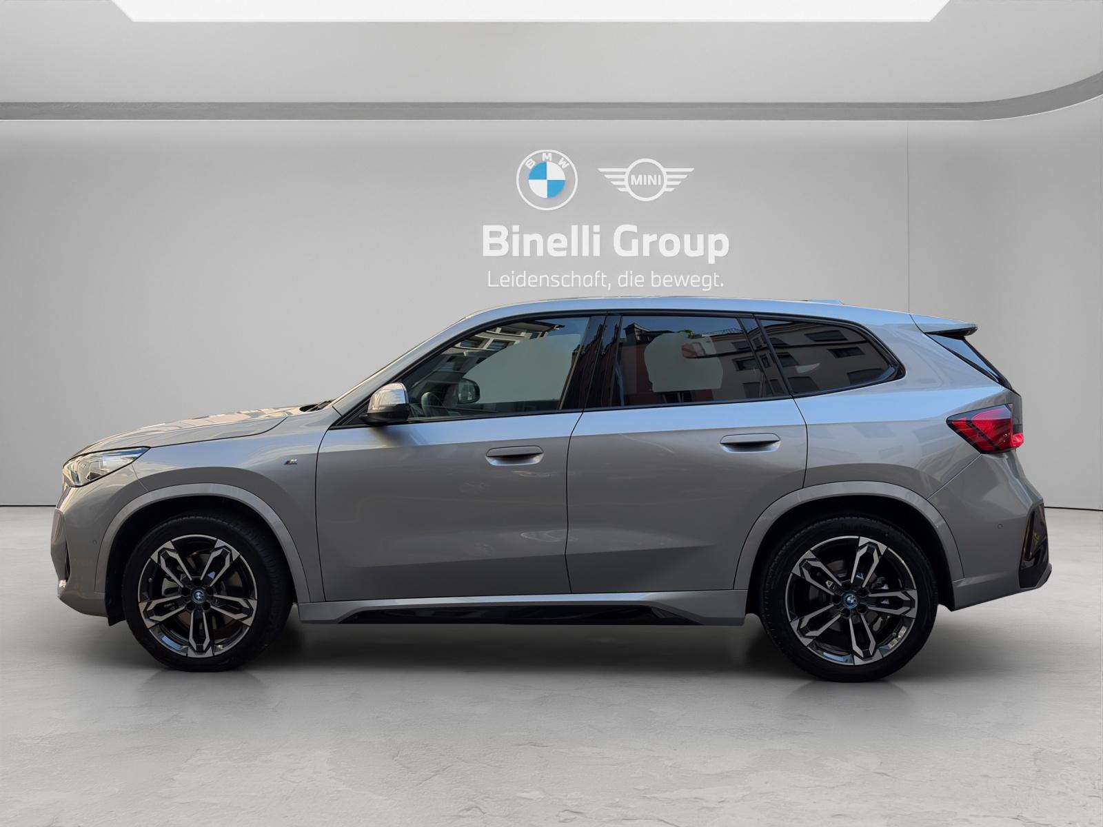 BMW iX1 30 xDrive-image-3