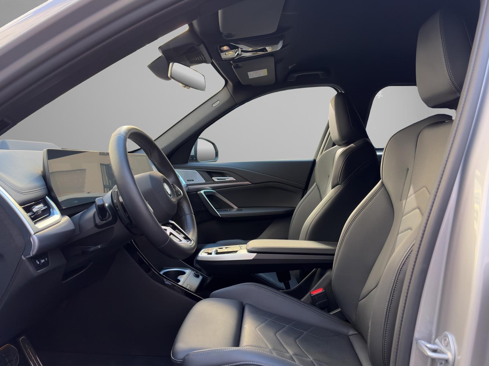 BMW iX1 30 xDrive-image-6