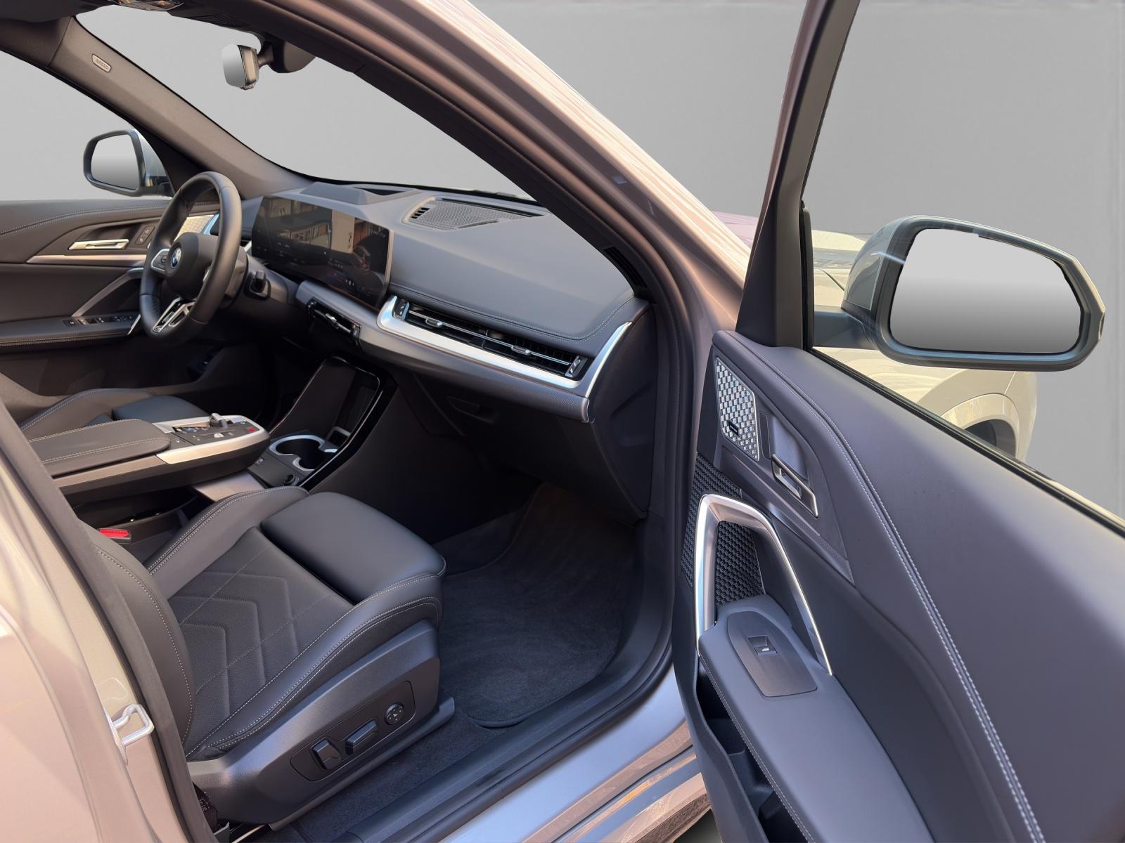 BMW iX1 30 xDrive-image-22