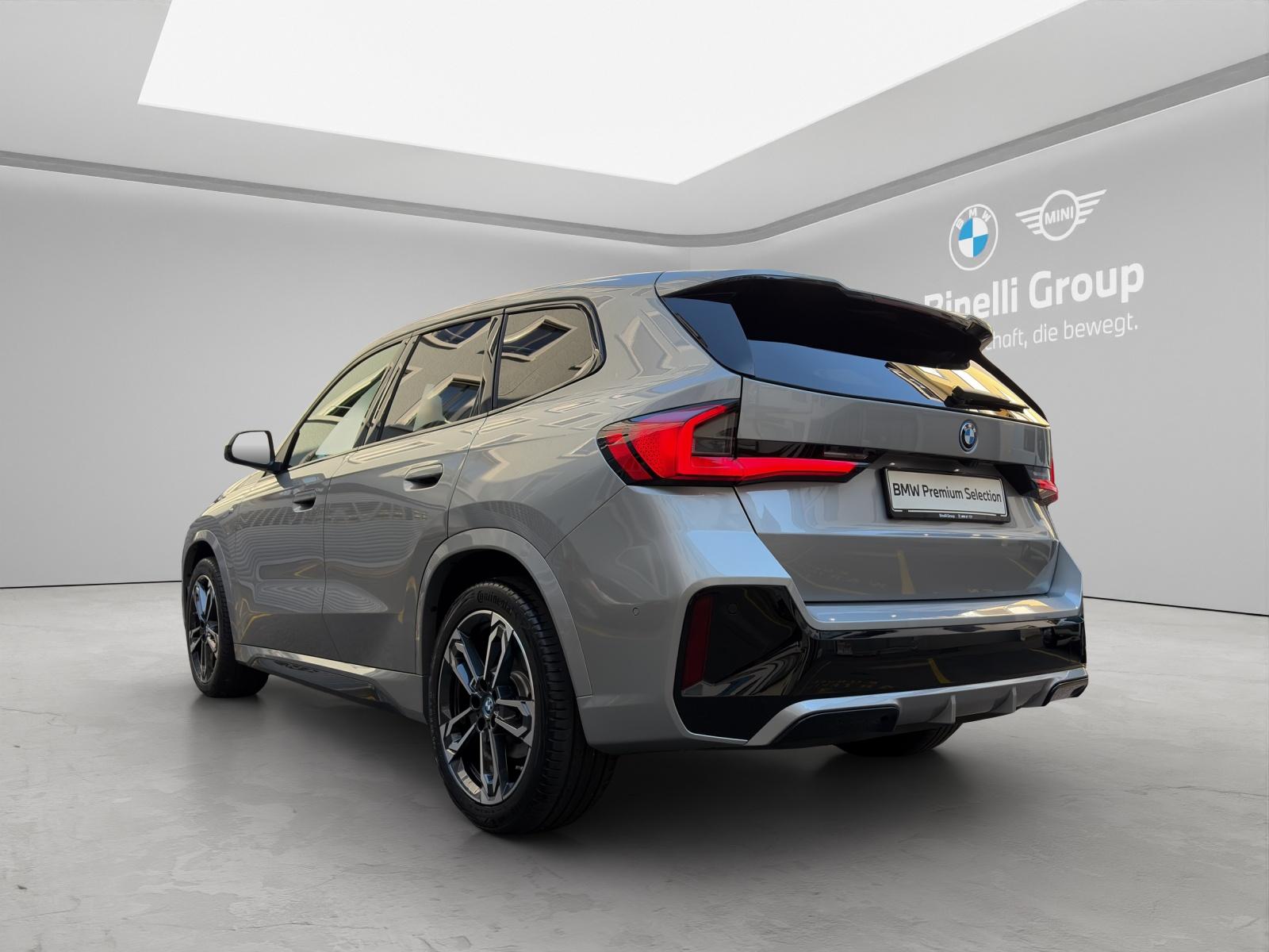 BMW iX1 30 xDrive-image-14