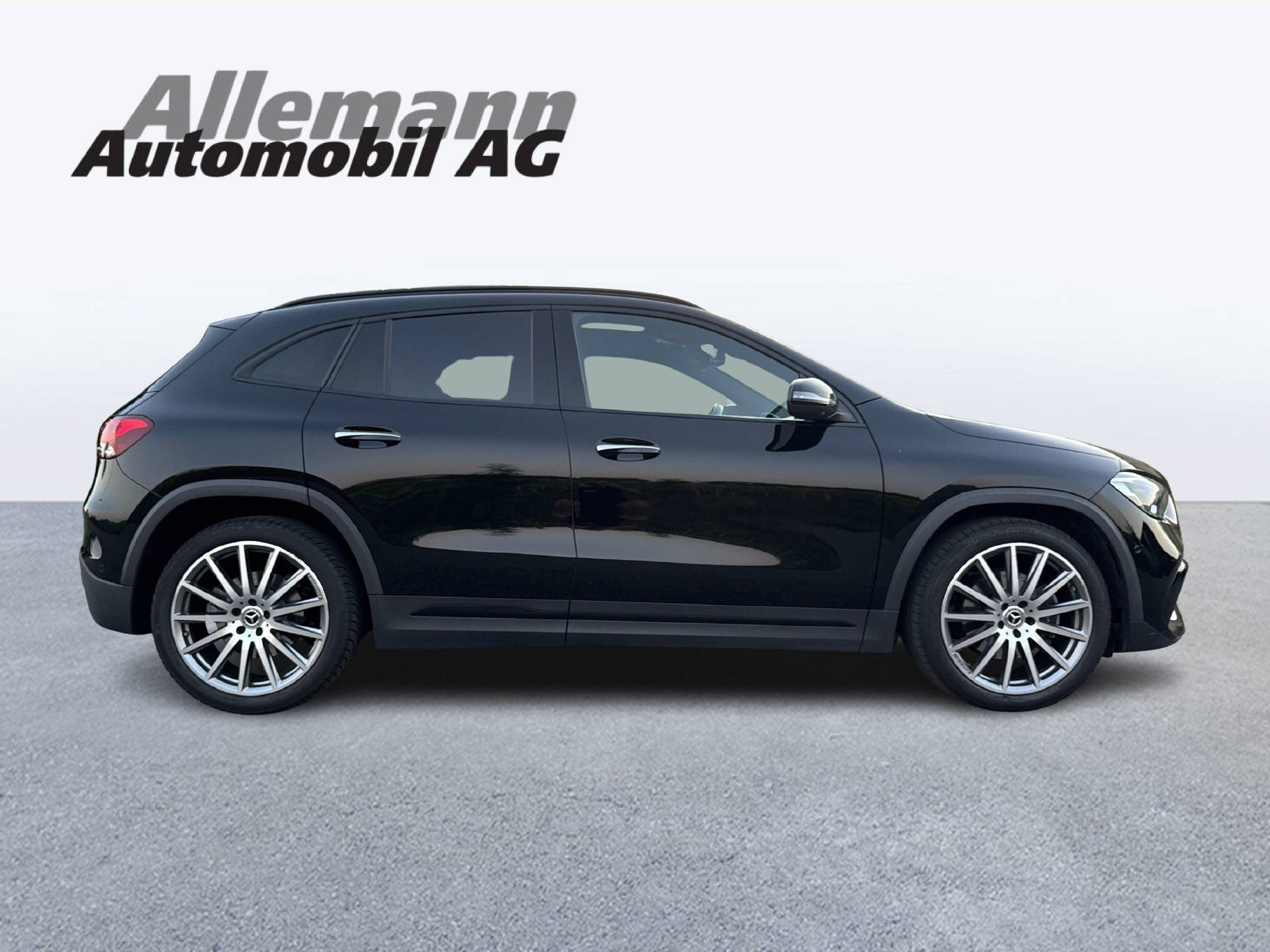 MERCEDES-BENZ GLA 220 d AMG Line 4matic-image-6