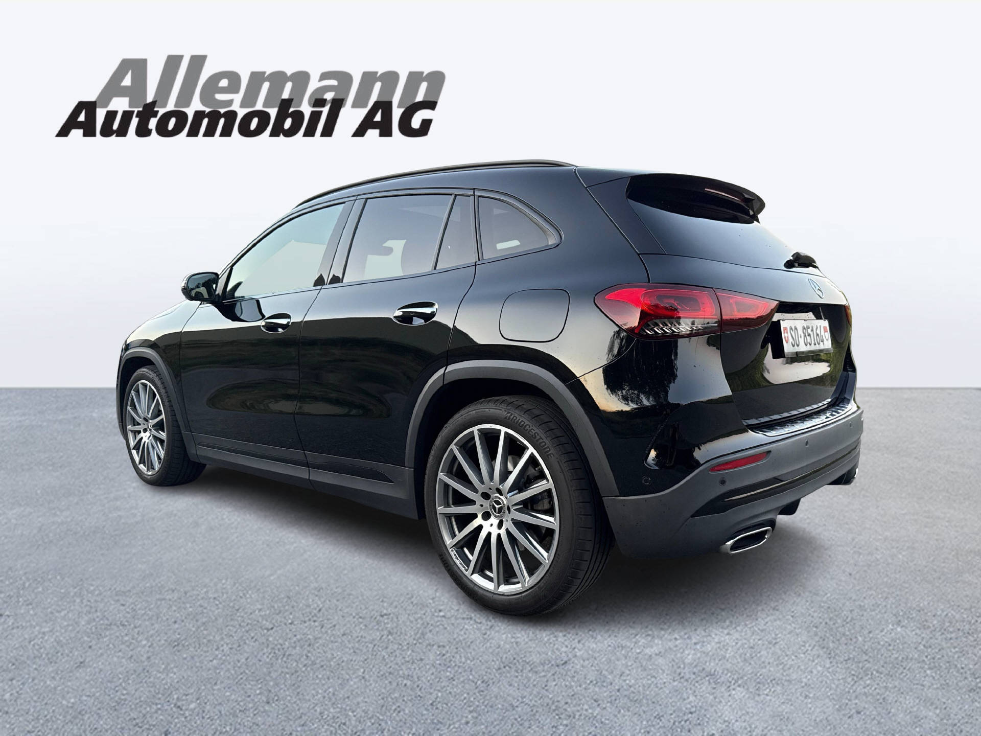 MERCEDES-BENZ GLA 220 d AMG Line 4matic-image-3