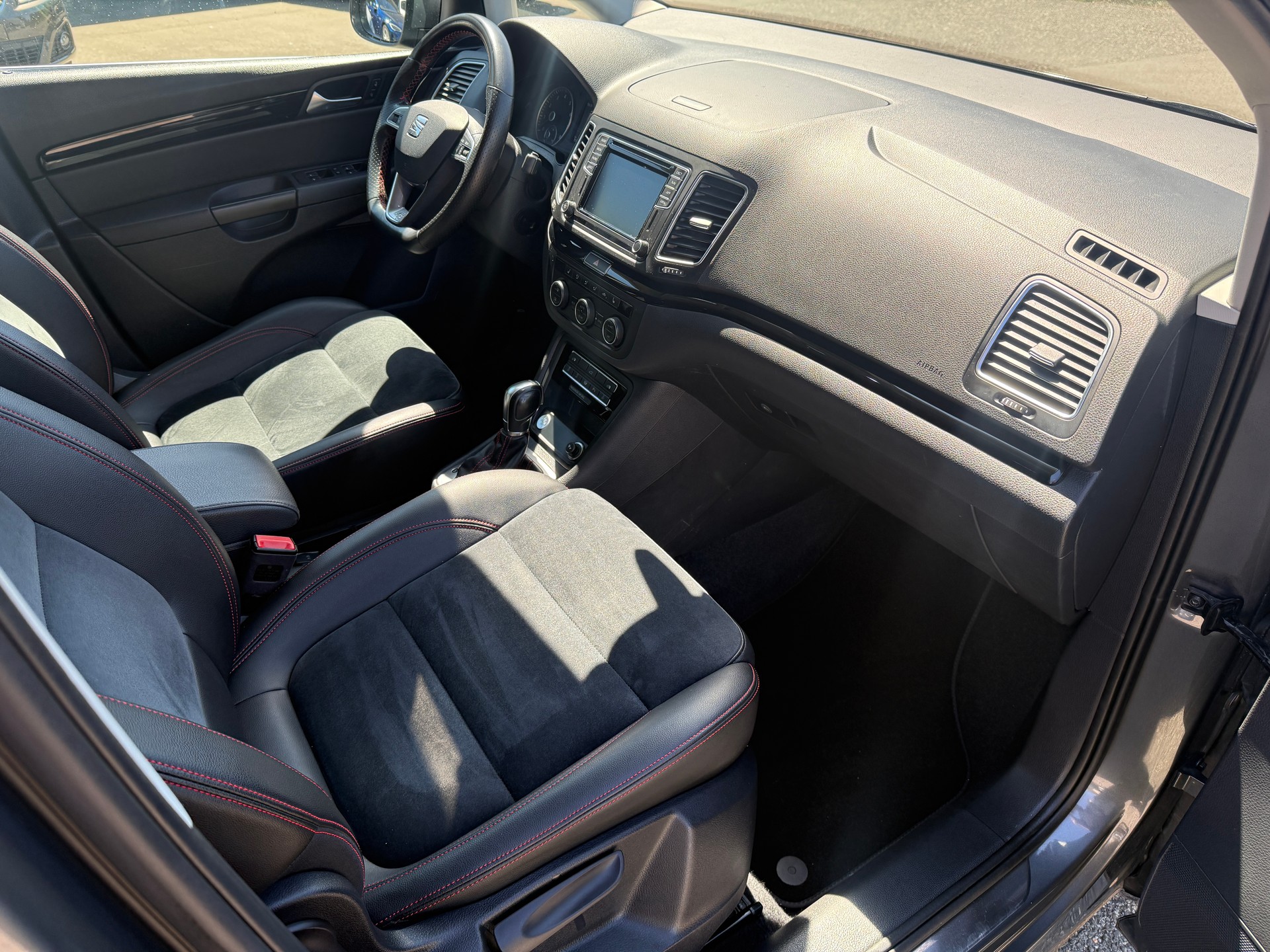 SEAT Alhambra 1.4 TSI DSG SWISS FR2-image-9