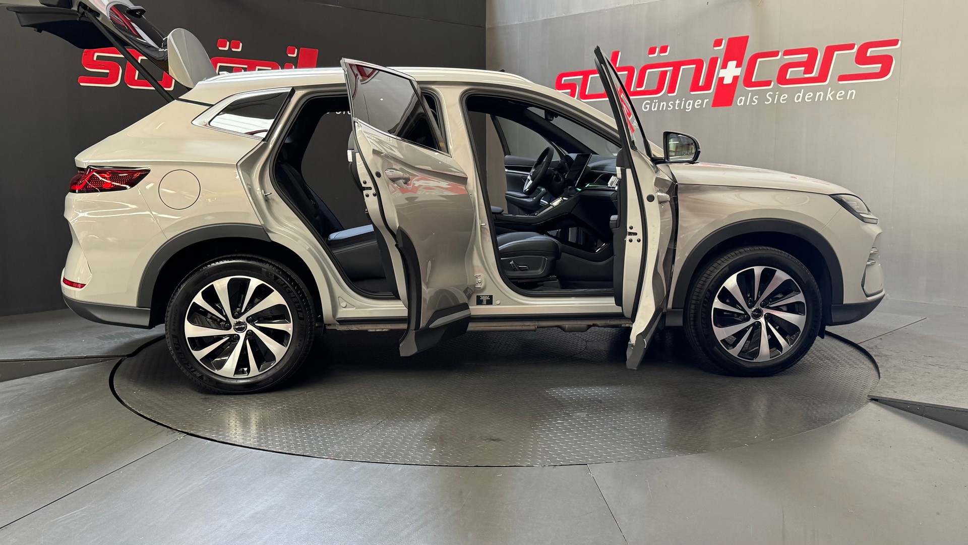 BYD Seal U DM-i Design AWD-image-8