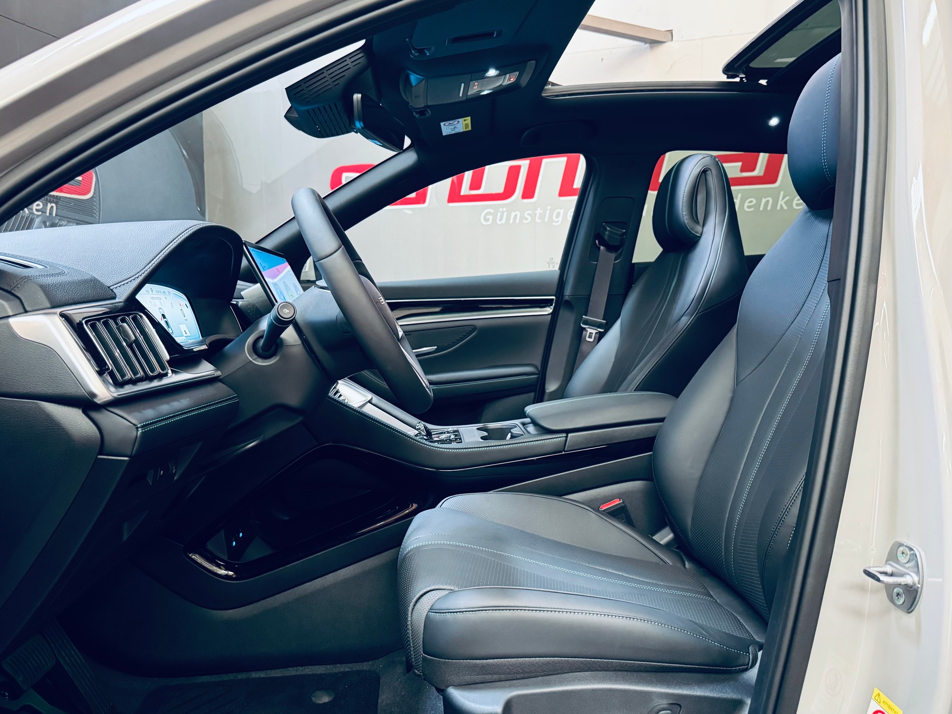 BYD Seal U DM-i Design AWD-image-12