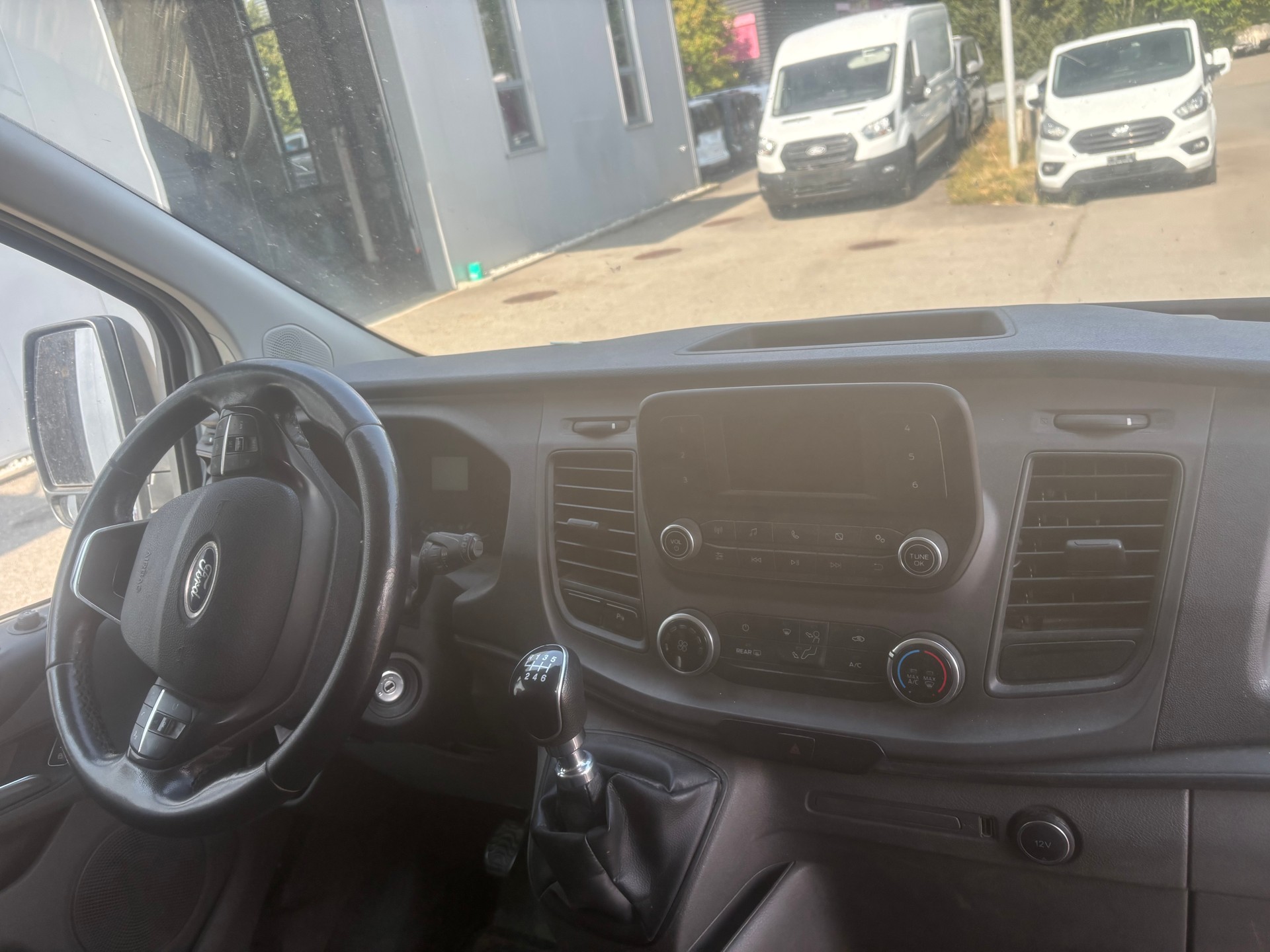 FORD Transit Custom Van 320 L2H1 Limited-image-1