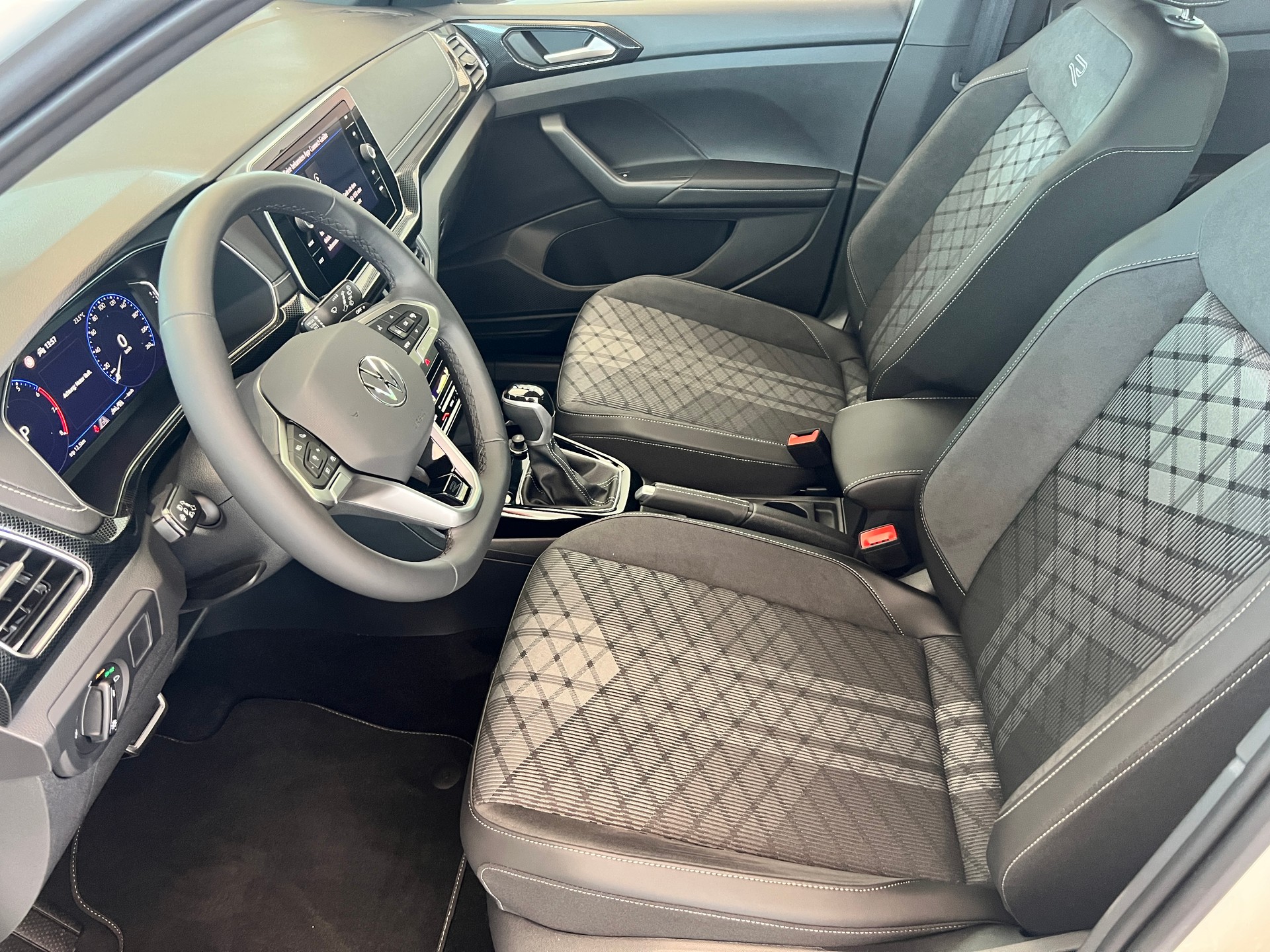 VW T-Cross 1.5 TSI EVO ACT R-Line DSG-image-12