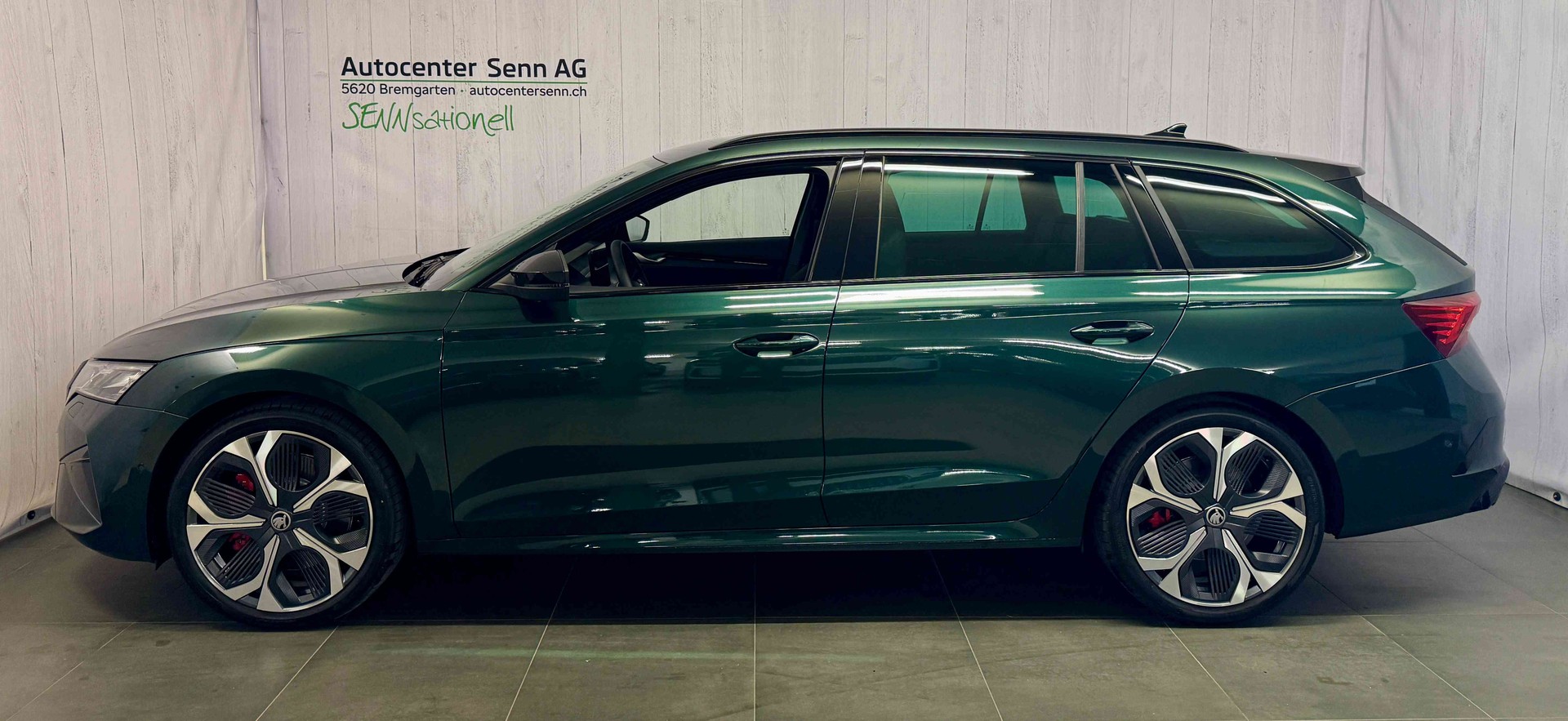 SKODA Octavia Combi 2.0 TSI DSG RS 30 Years Edition-showroom-element-2