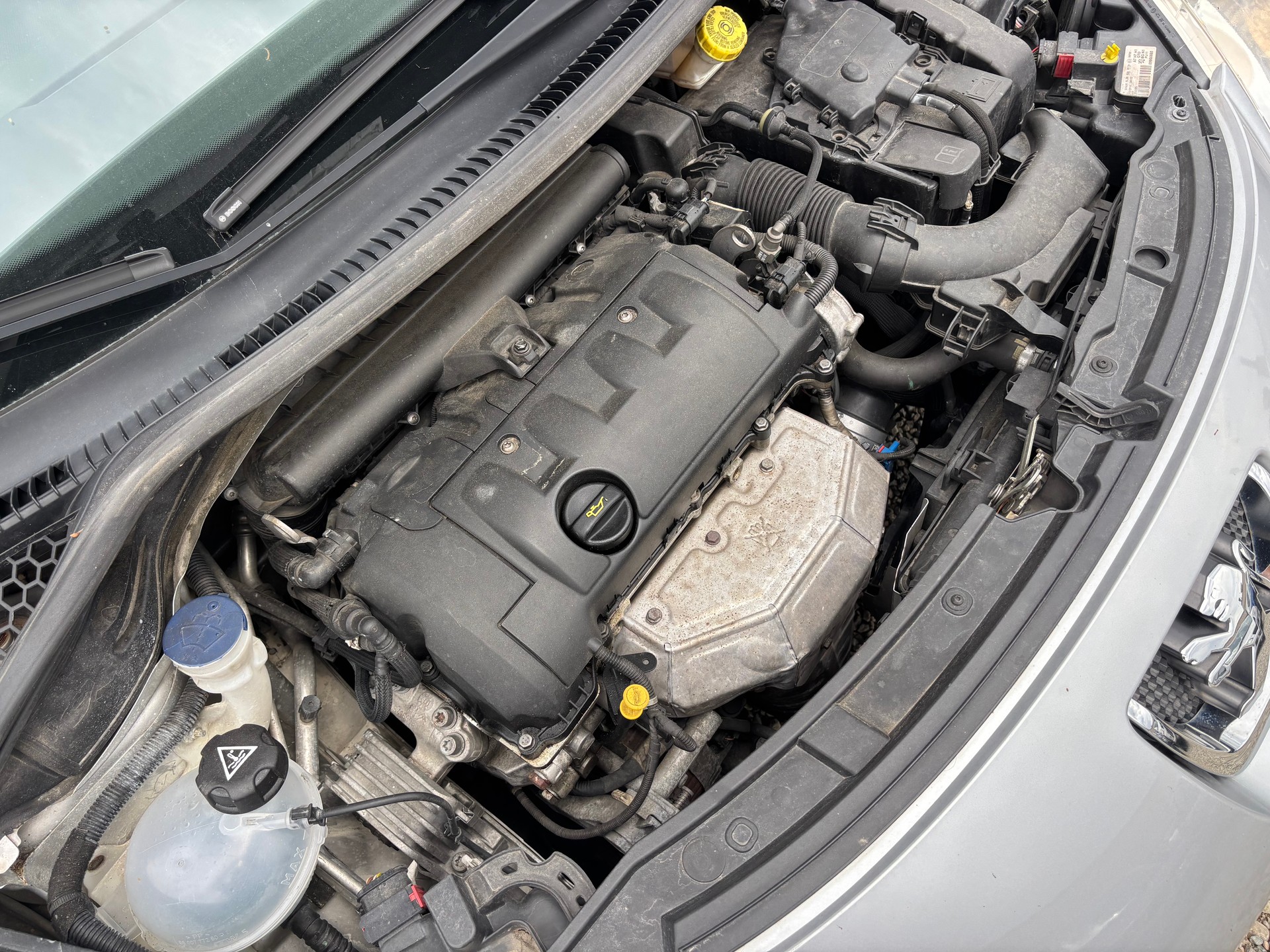 PEUGEOT 207 1.6 16V Sport-image-15