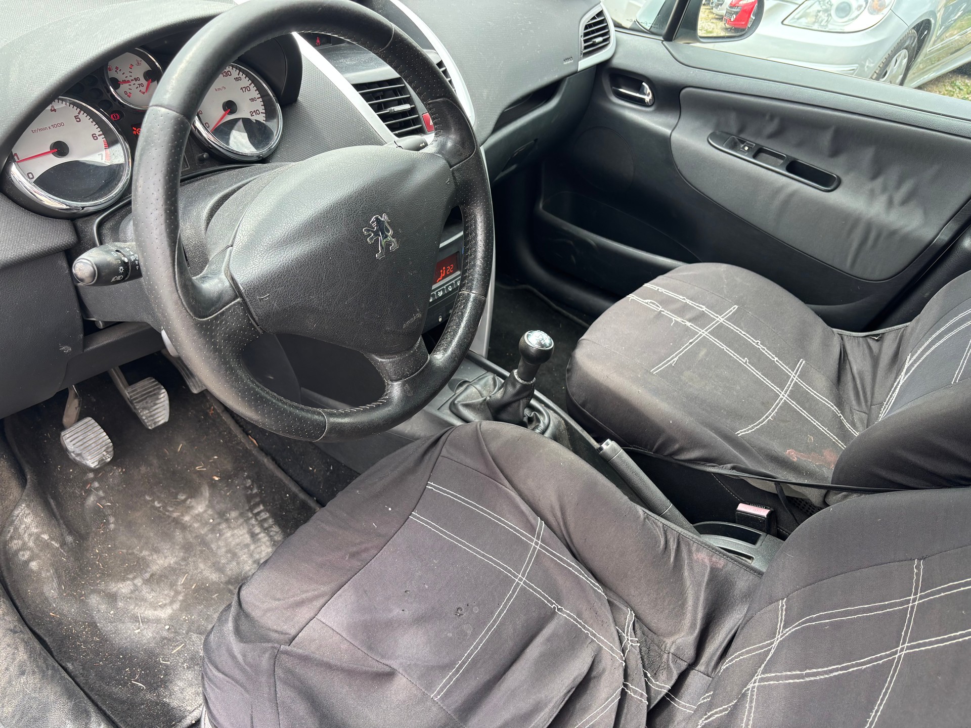 PEUGEOT 207 1.6 16V Sport-image-8