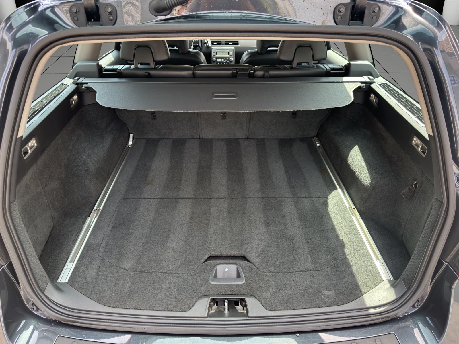 VOLVO V70 2.0T Momentum-image-6