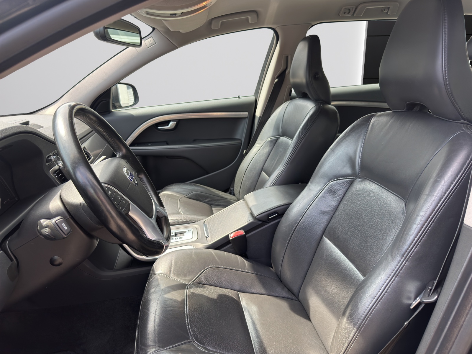 VOLVO V70 2.0T Momentum-image-7