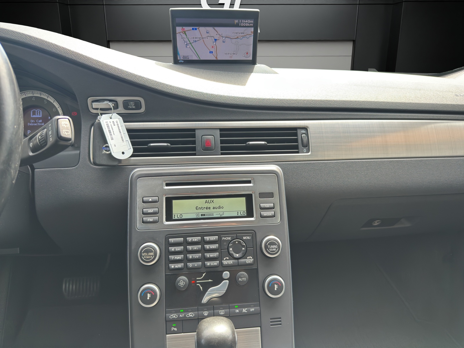 VOLVO V70 2.0T Momentum-image-12