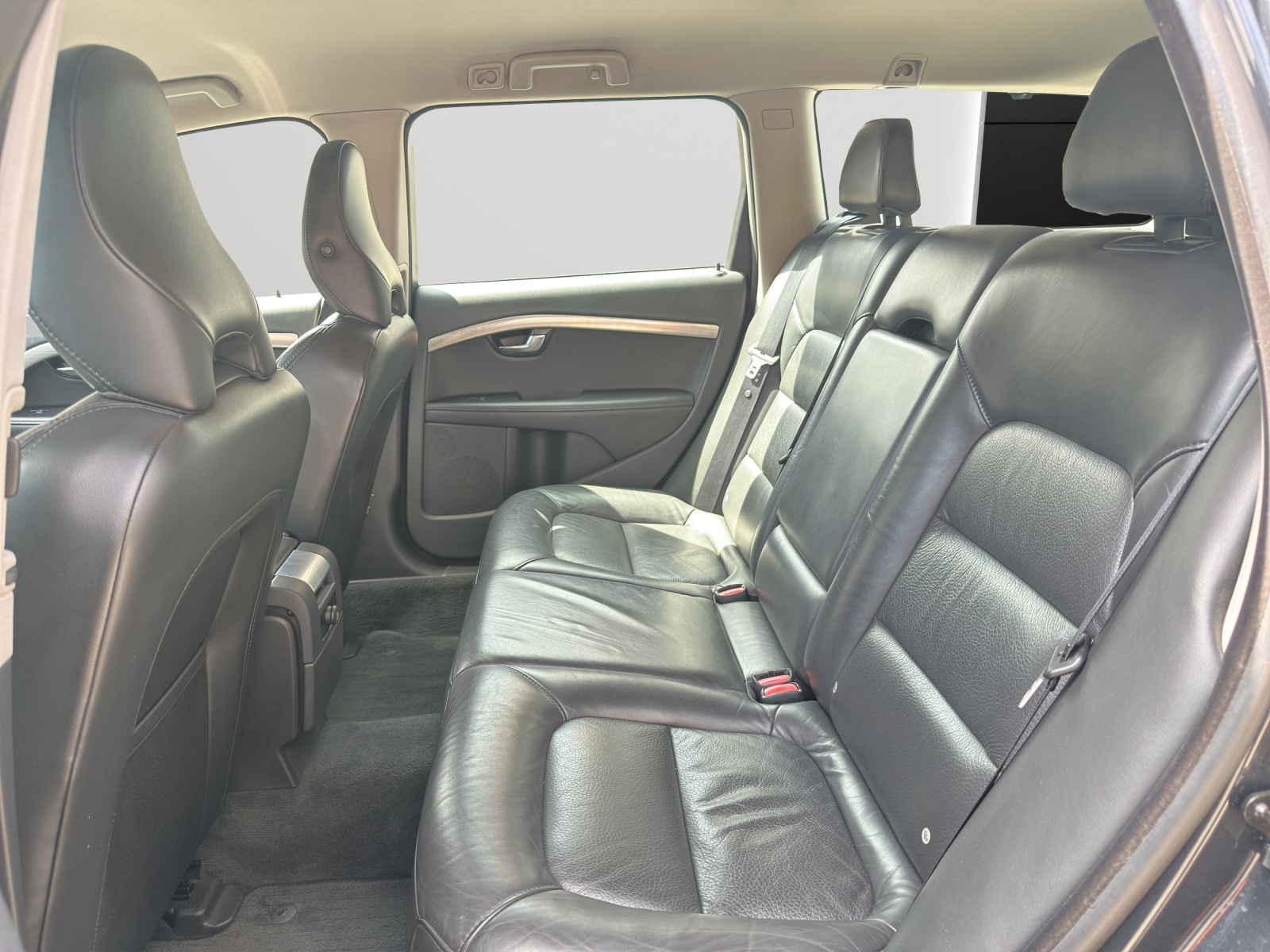 VOLVO V70 2.0T Momentum-image-11