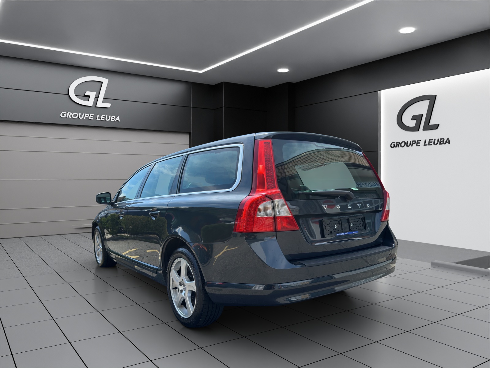 VOLVO V70 2.0T Momentum-image-3