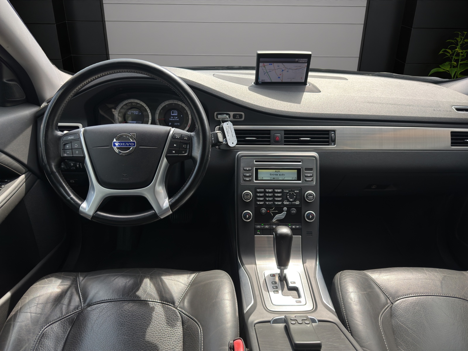 VOLVO V70 2.0T Momentum-image-8