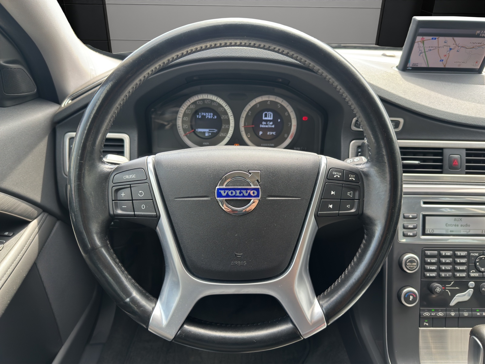 VOLVO V70 2.0T Momentum-image-9