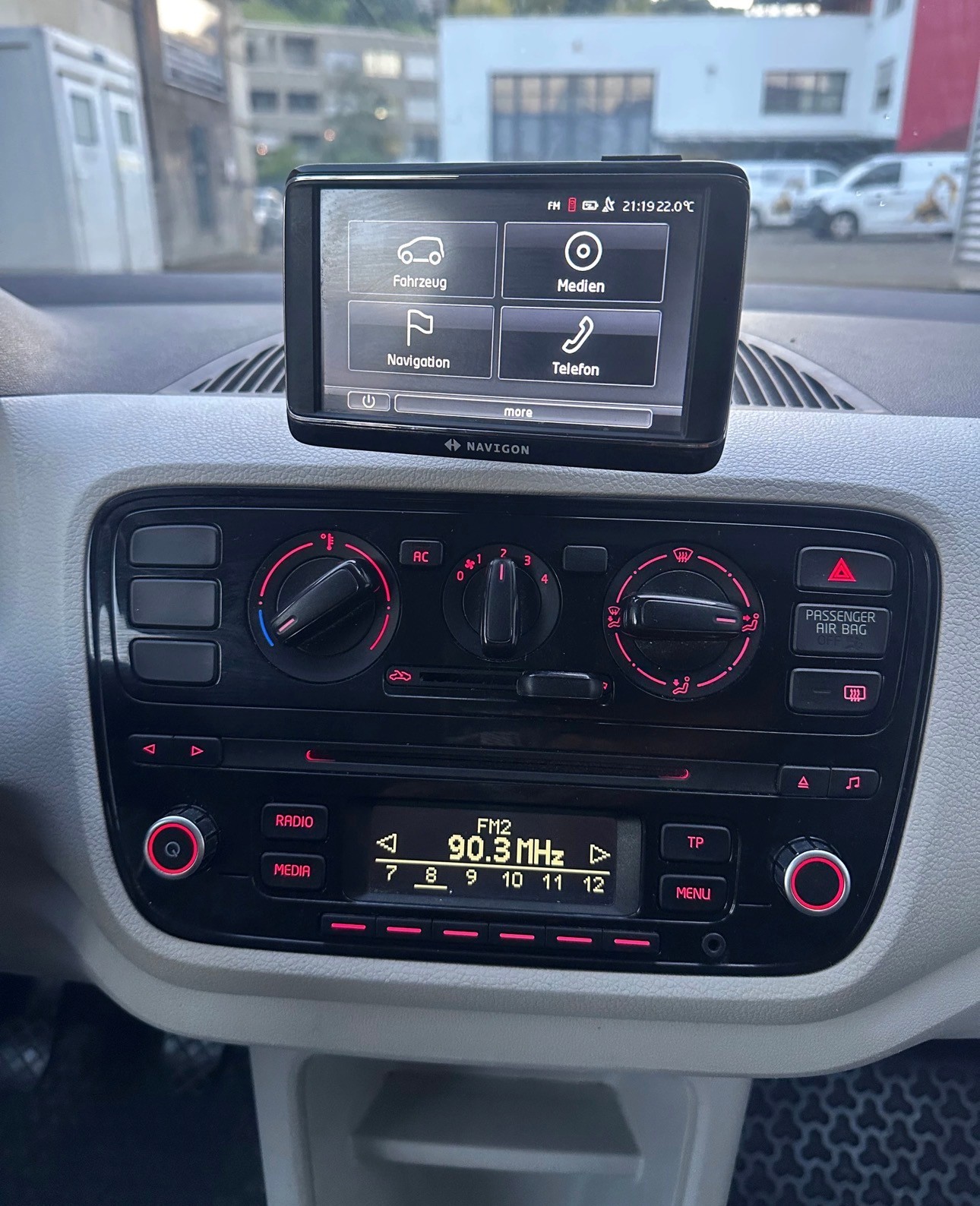 VW Up 1.0 move up, Navigation, Bluetooth, 8 Fach Komplett Räder, Frisch ab MFK 14.4.2026-image-10