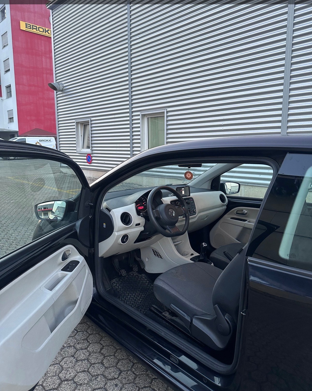 VW Up 1.0 move up, Navigation, Bluetooth, 8 Fach Komplett Räder, Frisch ab MFK 14.4.2026-image-8