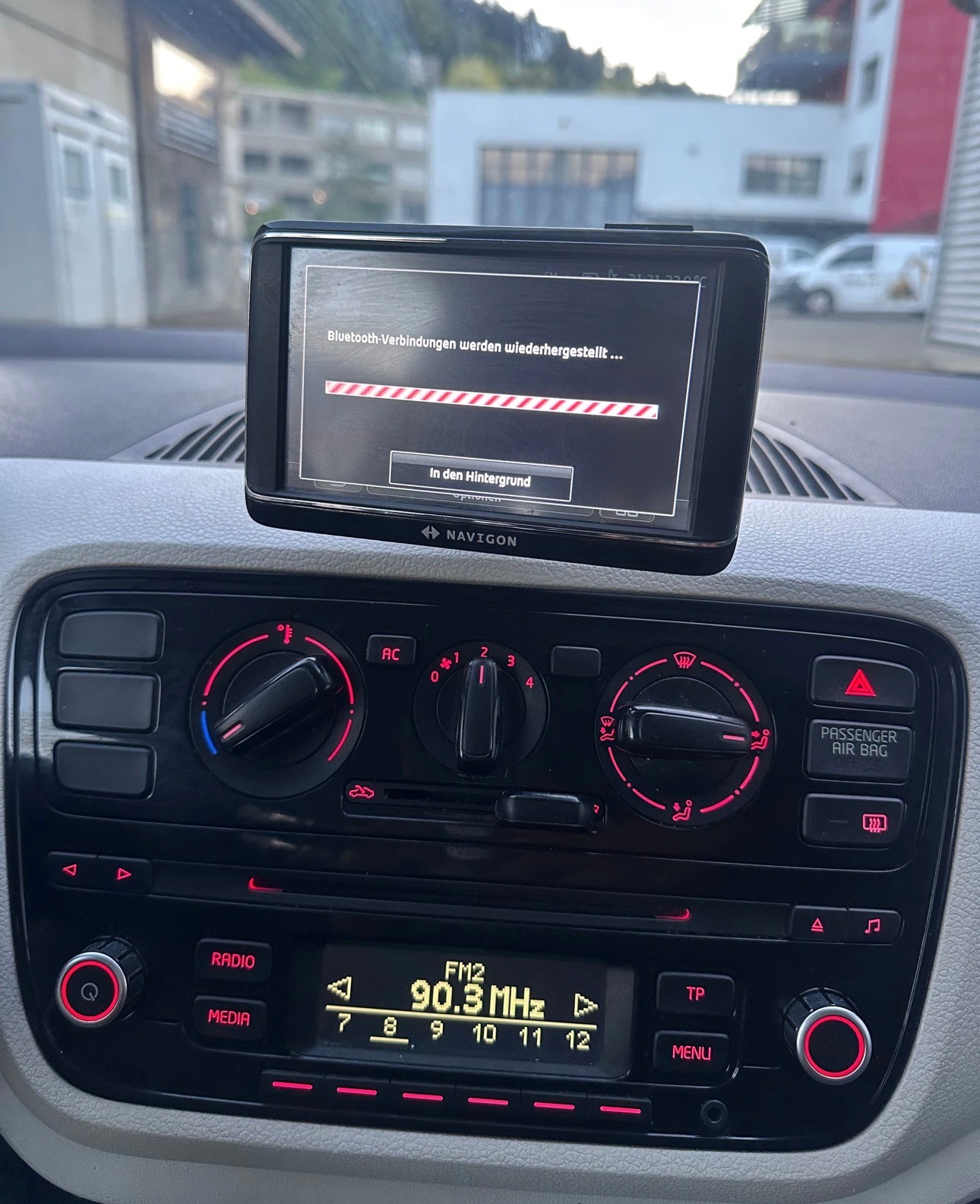 VW Up 1.0 move up, Navigation, Bluetooth, 8 Fach Komplett Räder, Frisch ab MFK 14.4.2026-image-11