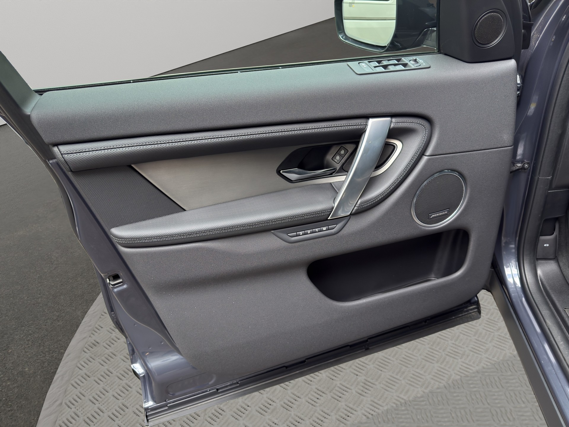 LAND ROVER Discovery Sport 1.5 T 270e Landmark-image-13