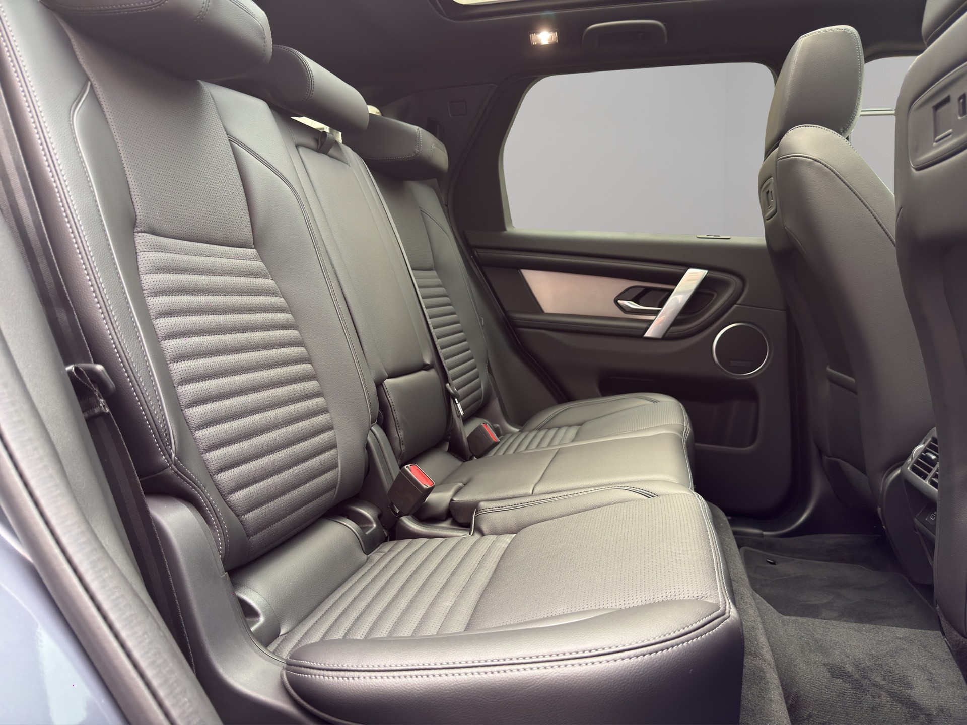 LAND ROVER Discovery Sport 1.5 T 270e Landmark-image-16