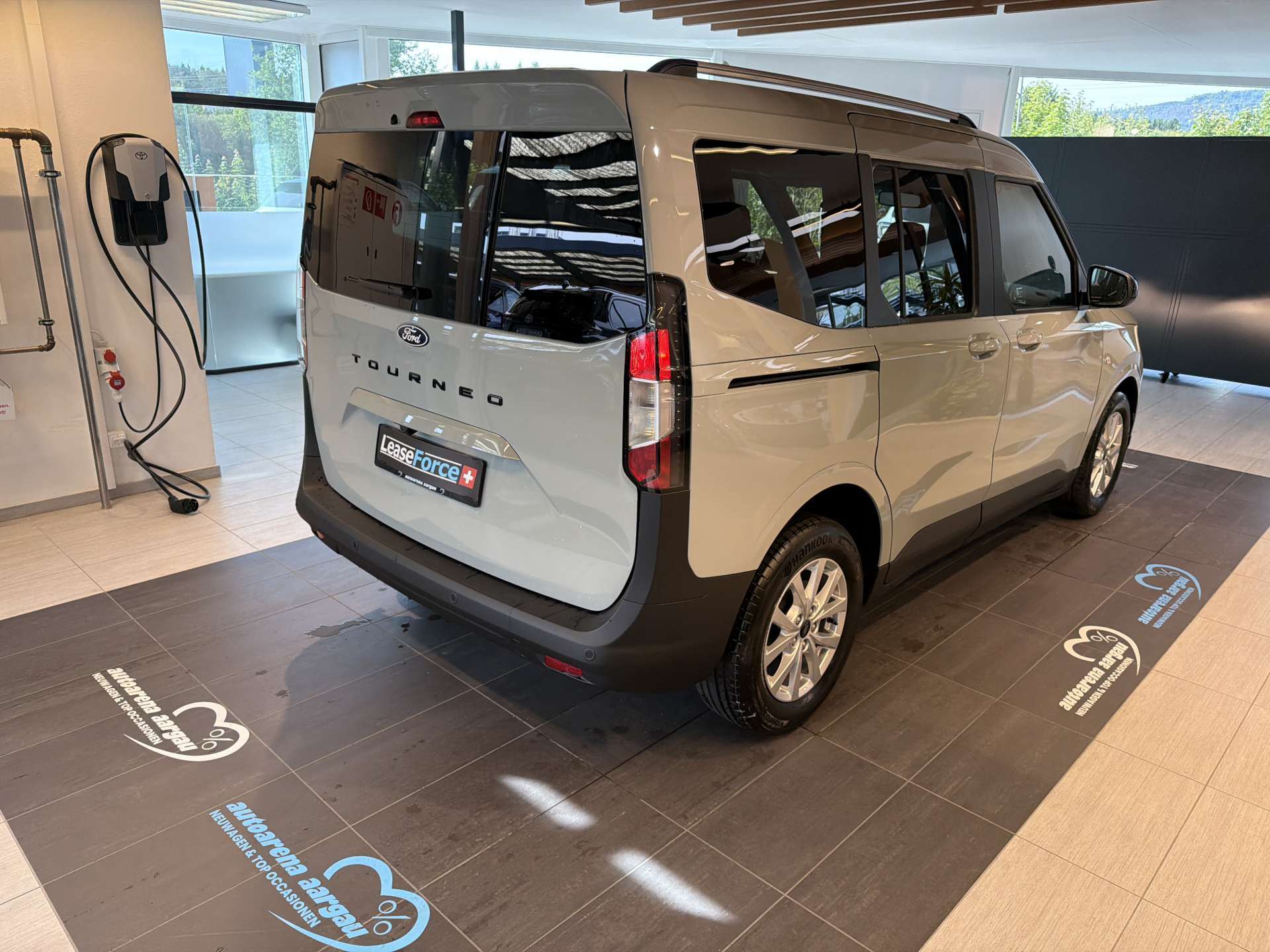 FORD Tourneo Courier 1.0 EcoBoost Titanium Automat-image-2