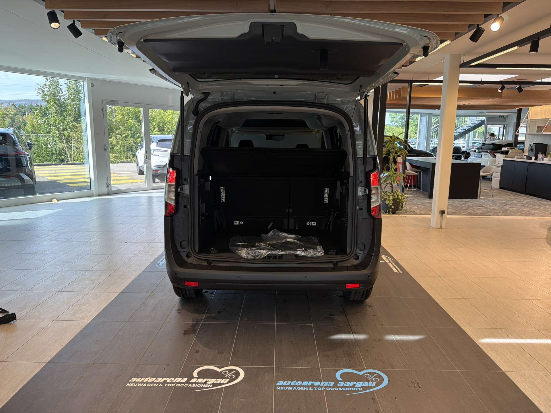 FORD Tourneo Courier 1.0 EcoBoost Titanium Automat-image-7