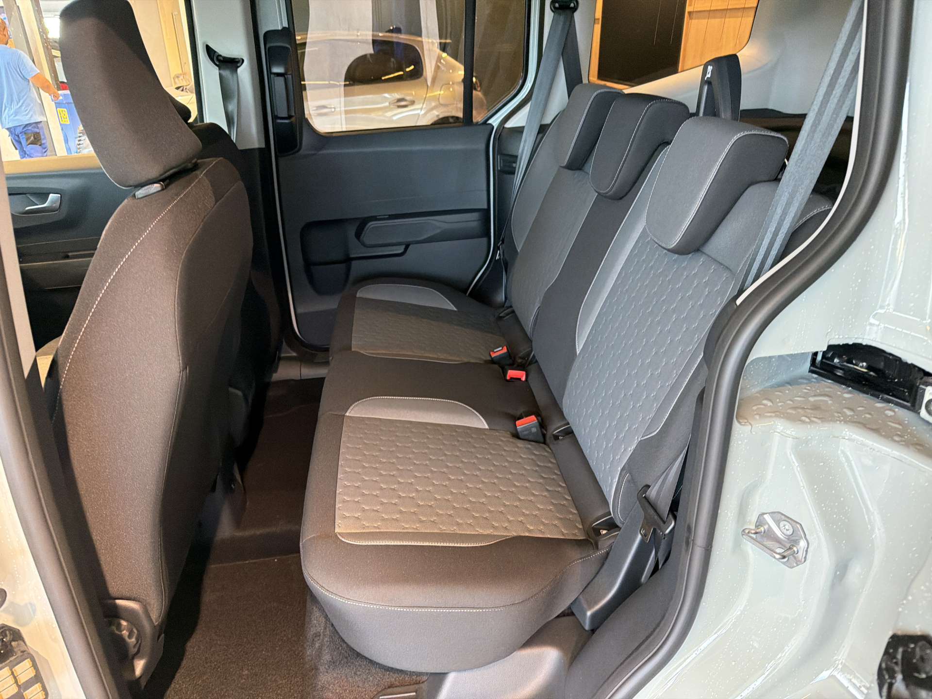 FORD Tourneo Courier 1.0 EcoBoost Titanium Automat-image-6