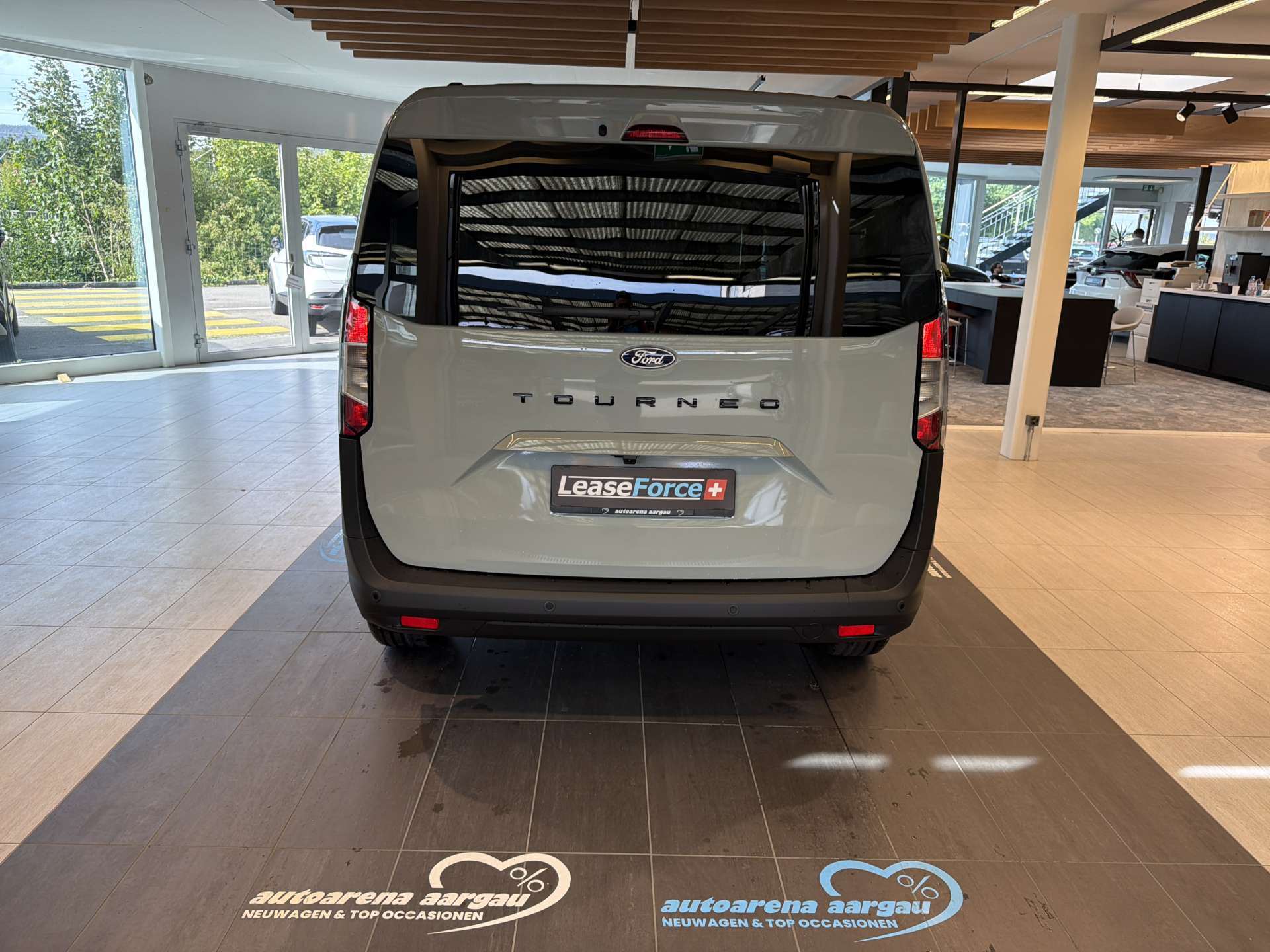 FORD Tourneo Courier 1.0 EcoBoost Titanium Automat-image-12