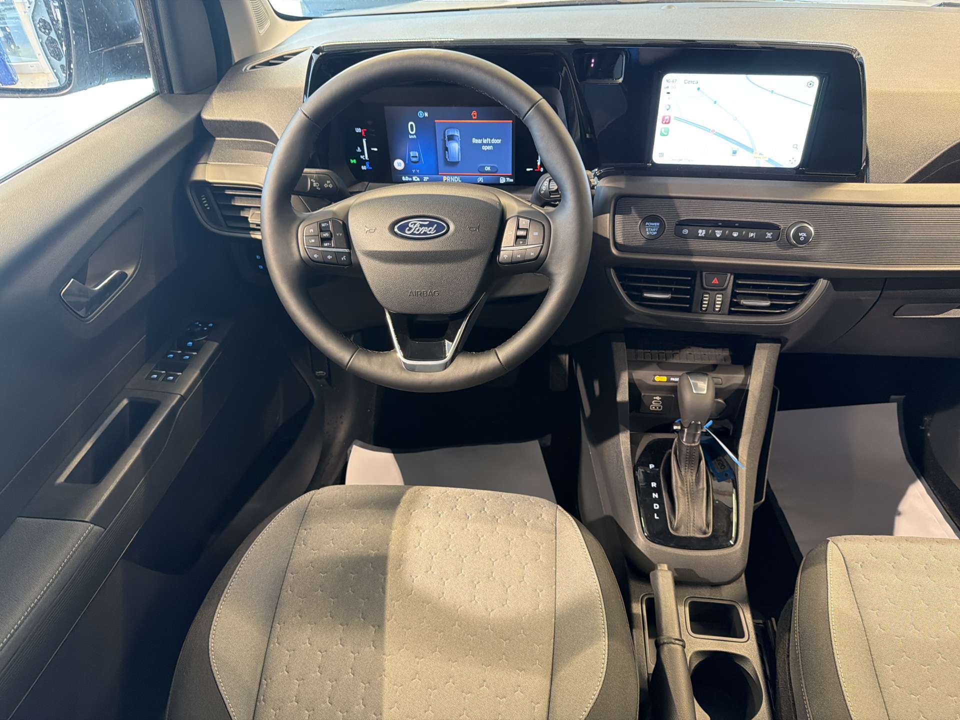 FORD Tourneo Courier 1.0 EcoBoost Titanium Automat-image-4