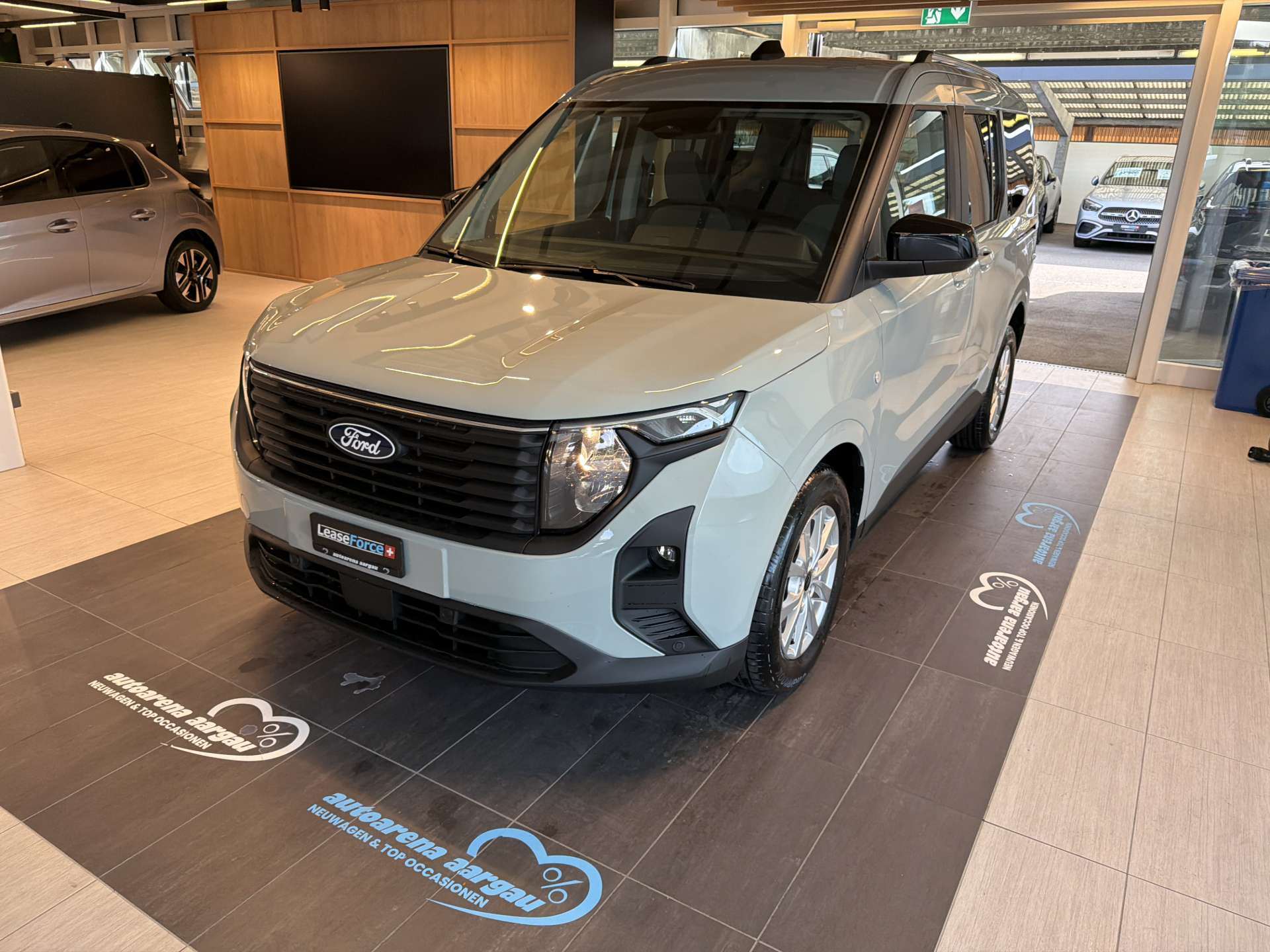 FORD Tourneo Courier 1.0 EcoBoost Titanium Automat