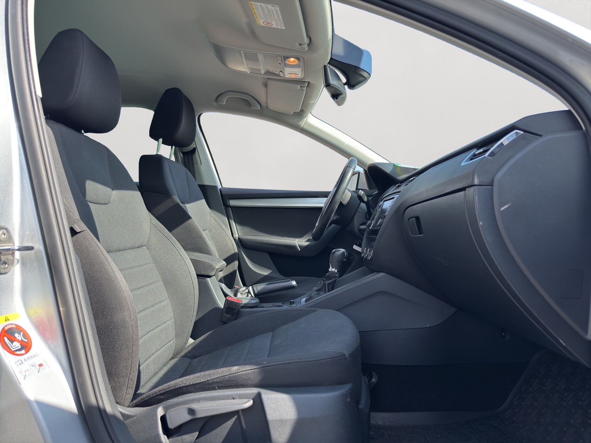 SKODA Octavia Combi 1.8 TSI Ambition DSG-image-8