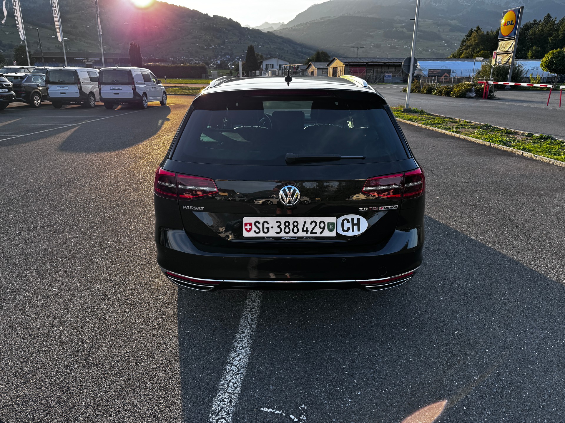 VW Passat Variant 2.0 TDI 240 BMT Highl. DSG 4Motion (Kombi)-image-3