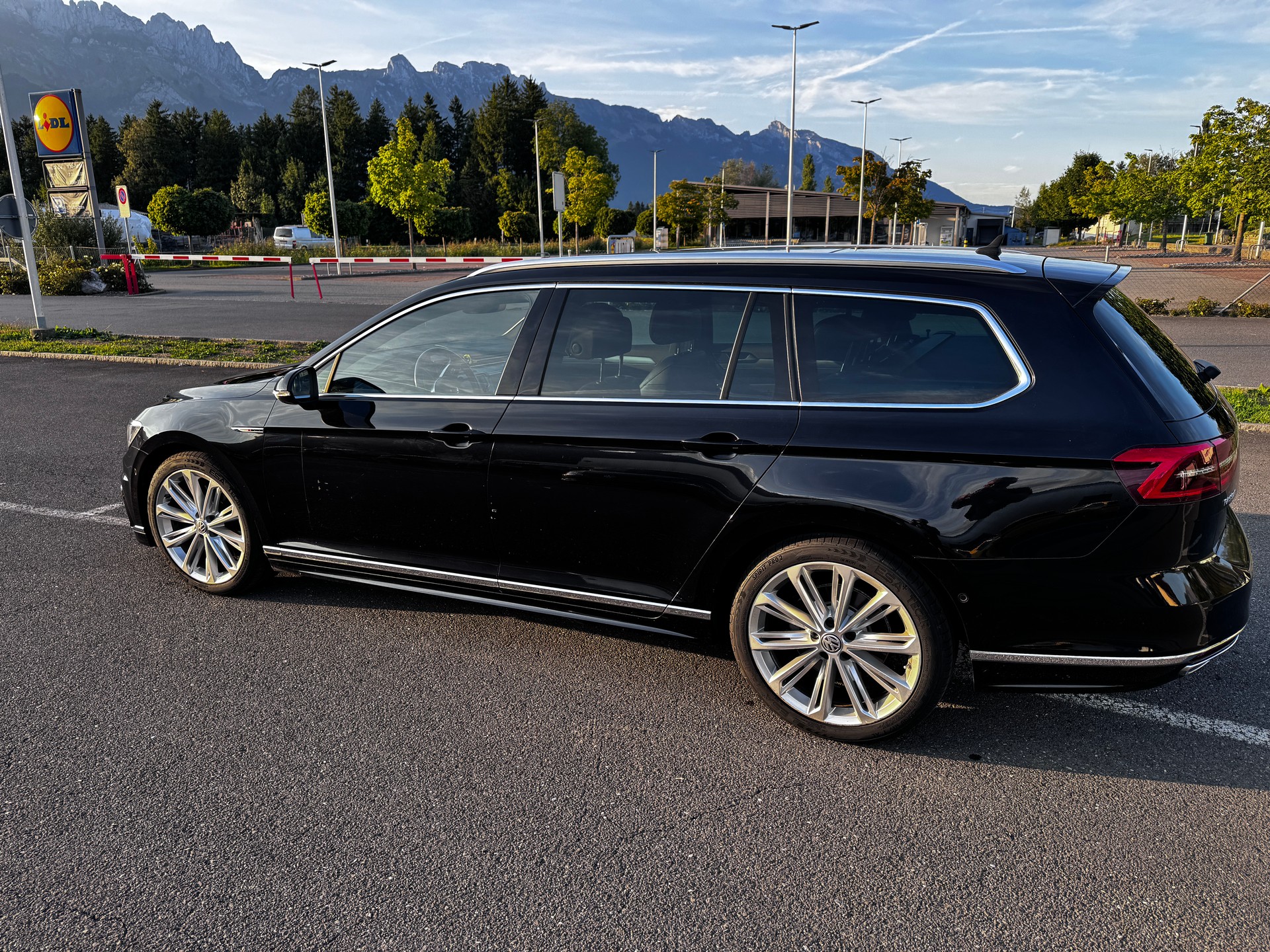 VW Passat Variant 2.0 TDI 240 BMT Highl. DSG 4Motion (Kombi)-image-1