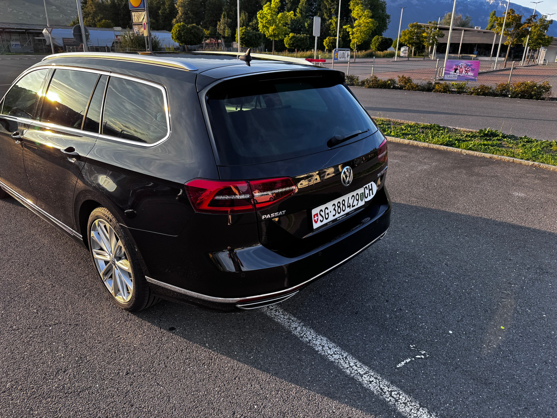 VW Passat Variant 2.0 TDI 240 BMT Highl. DSG 4Motion (Kombi)-image-2
