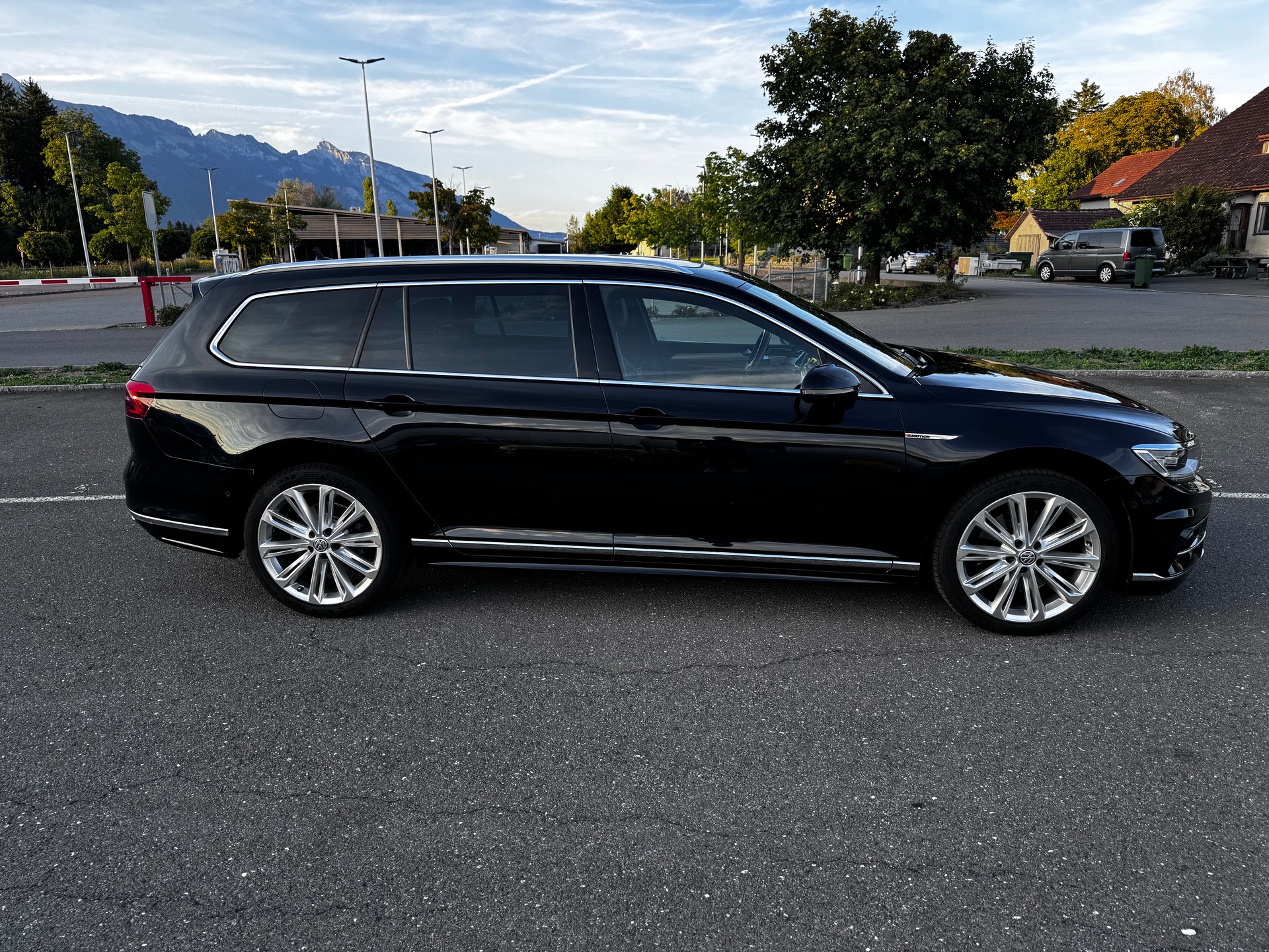 VW Passat Variant 2.0 TDI 240 BMT Highl. DSG 4Motion (Kombi)-image-5