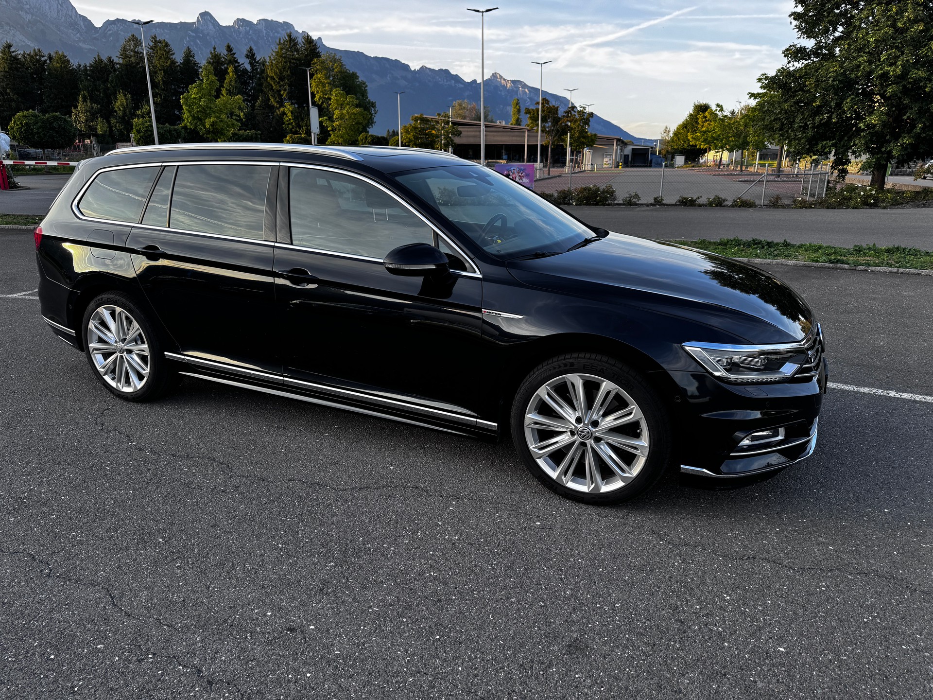 VW Passat Variant 2.0 TDI 240 BMT Highl. DSG 4Motion (Kombi)-image-6