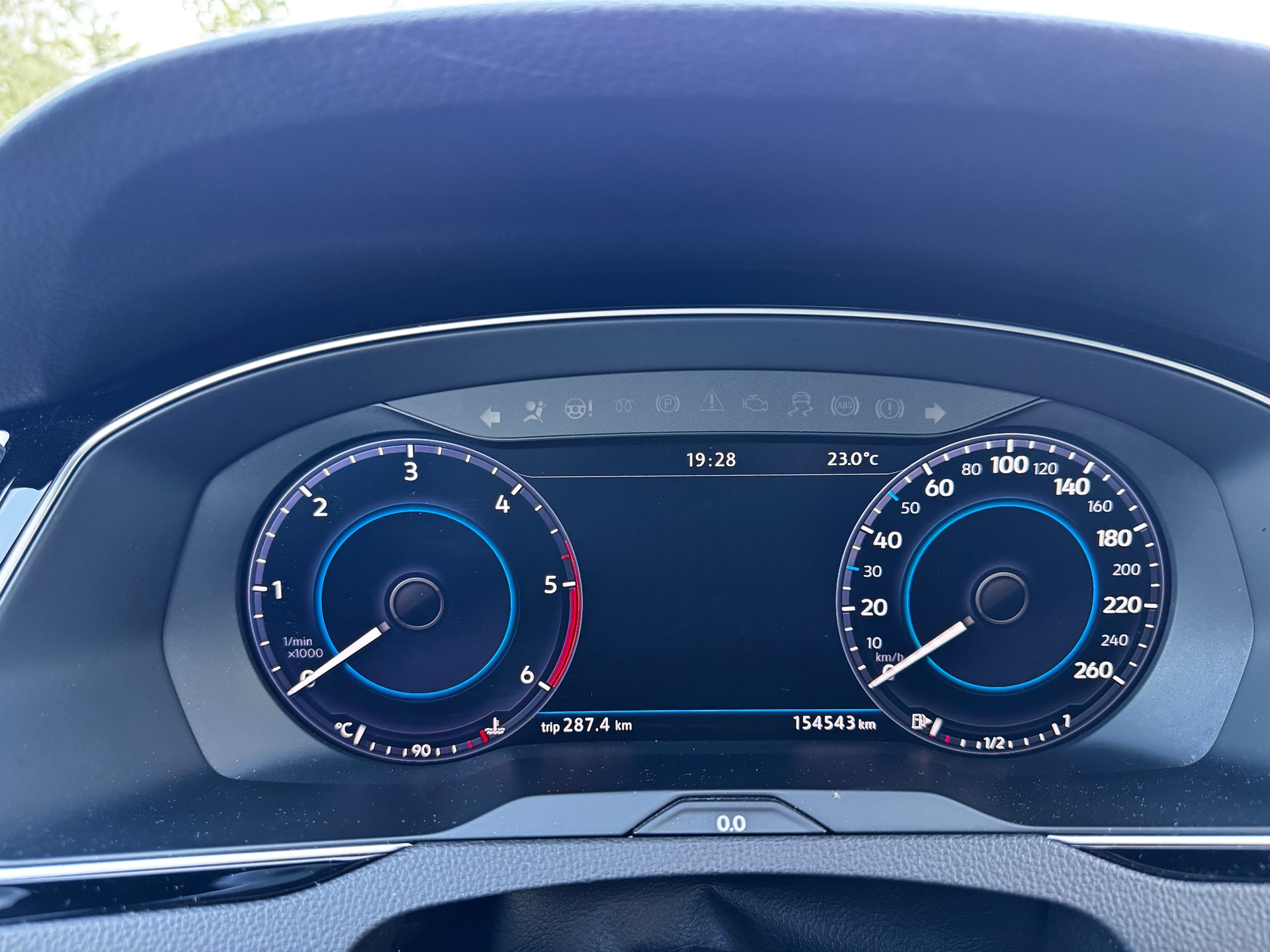 VW Passat Variant 2.0 TDI 240 BMT Highl. DSG 4Motion (Kombi)-image-13