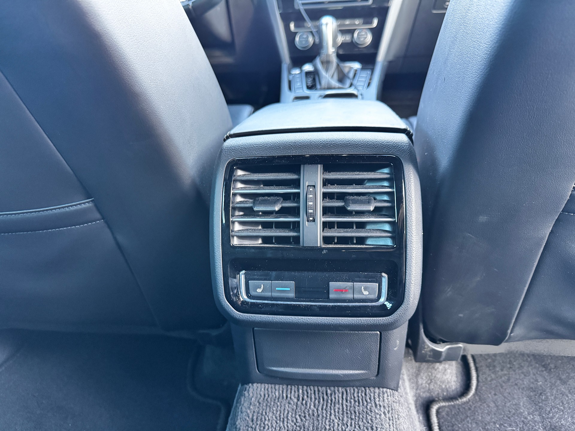 VW Passat Variant 2.0 TDI 240 BMT Highl. DSG 4Motion (Kombi)-image-19